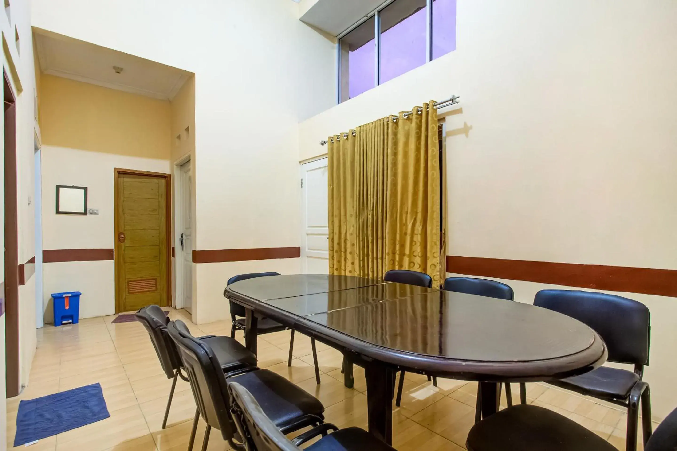 Meeting/conference room in OYO 3148 Sofia Homestay Syariah