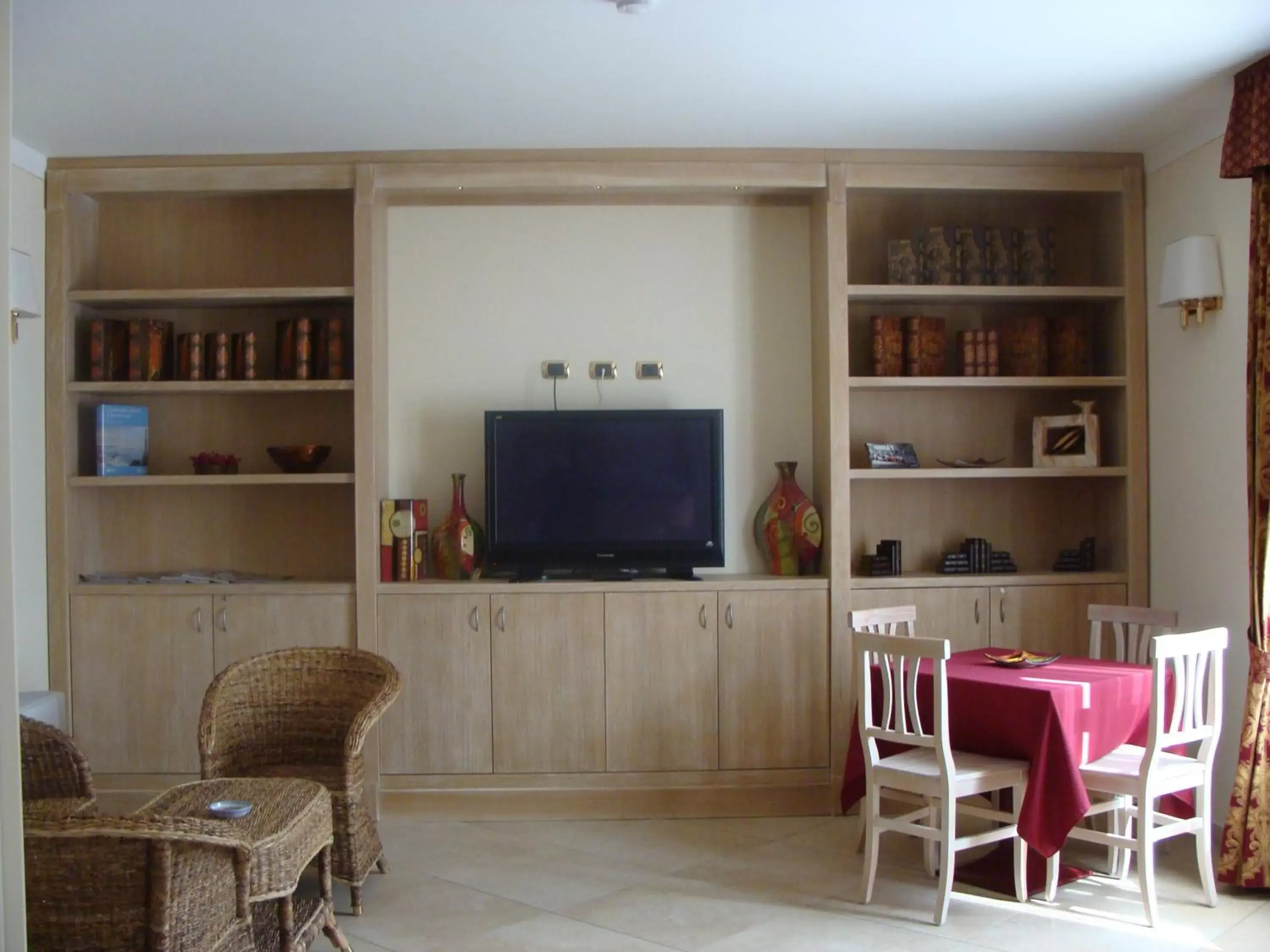 Lounge or bar, TV/Entertainment Center in Hotel Belforte