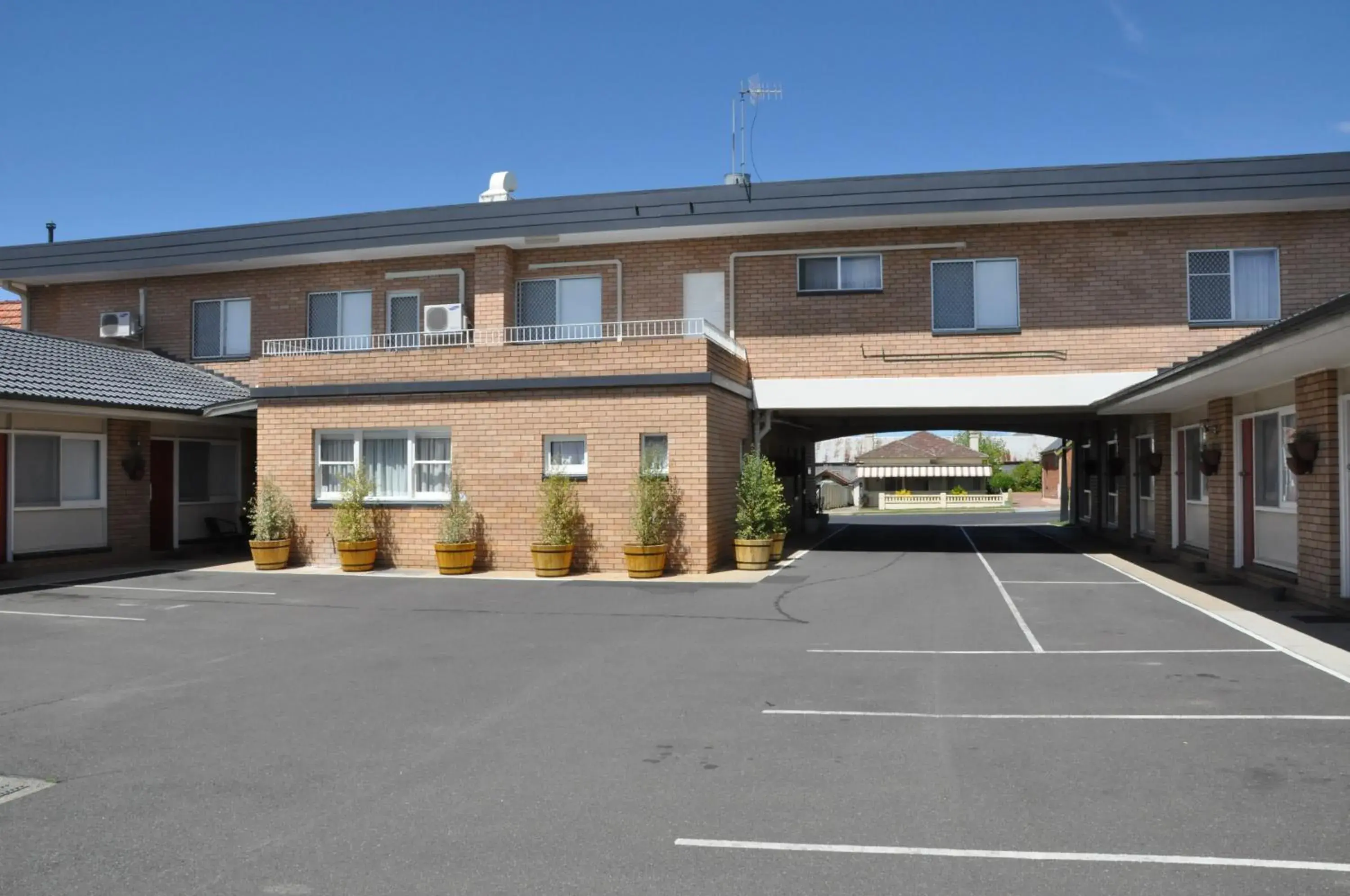 Facade/entrance, Property Building in Country Lodge Motor Inn