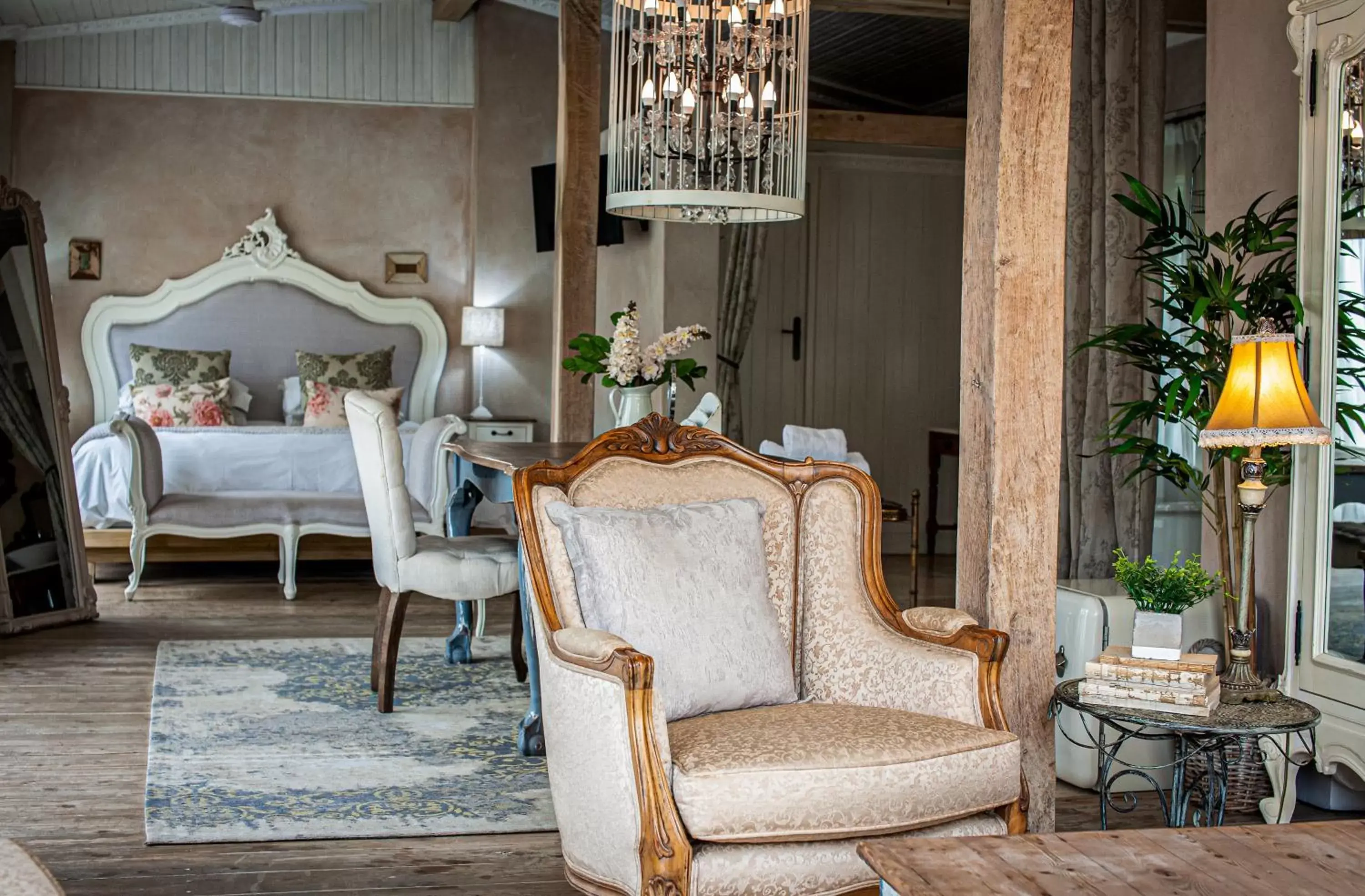 Bedroom, Seating Area in Petite Provence B&B