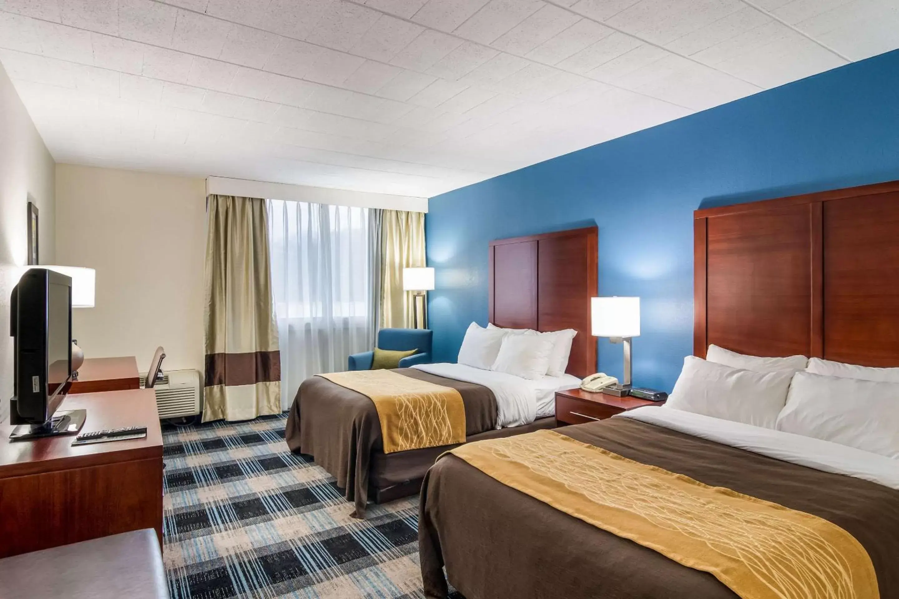 Photo of the whole room in Comfort Inn and Suites Pittsburgh