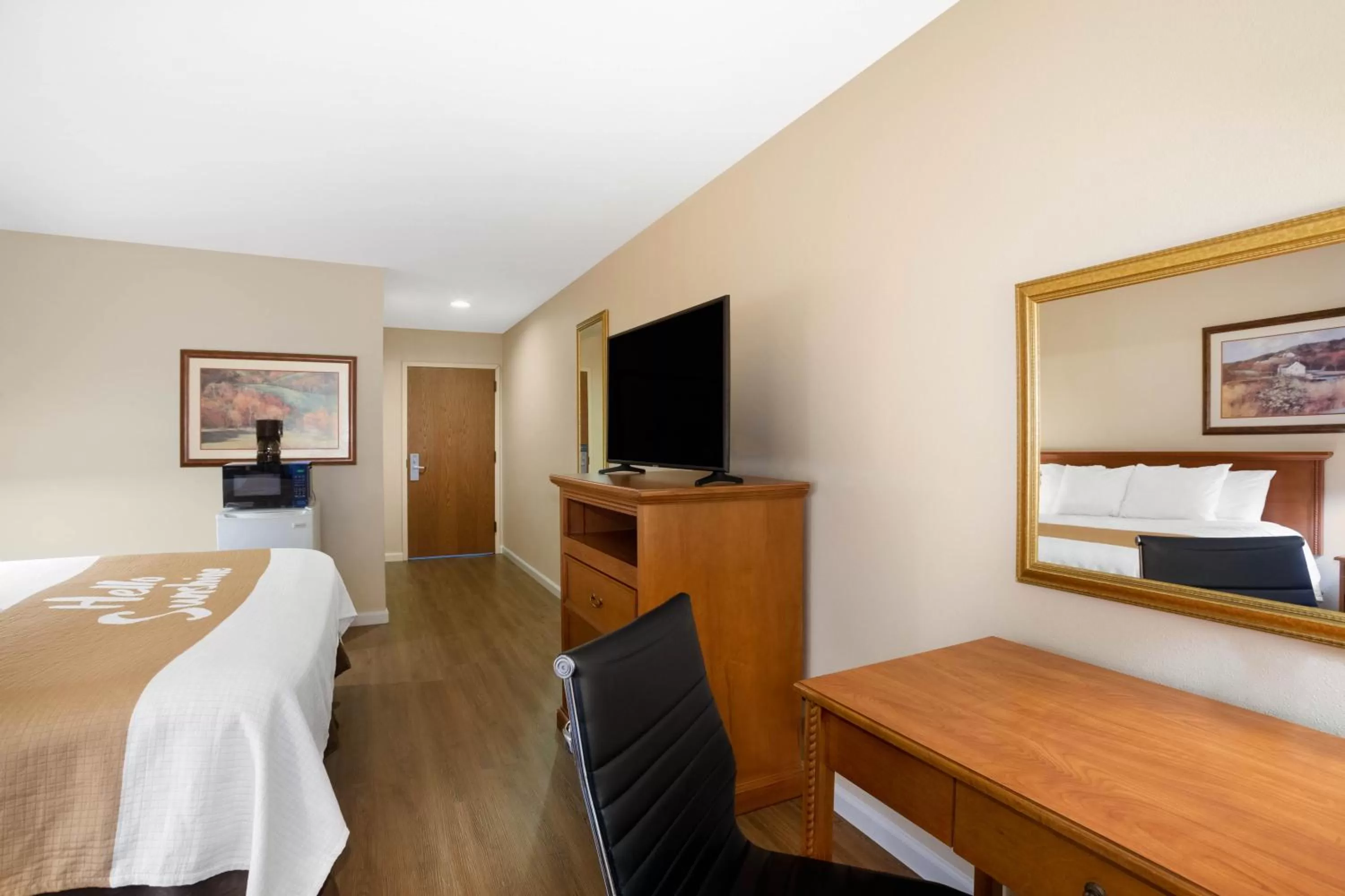 View (from property/room), Bed in Days Inn & Suites by Wyndham Cuba