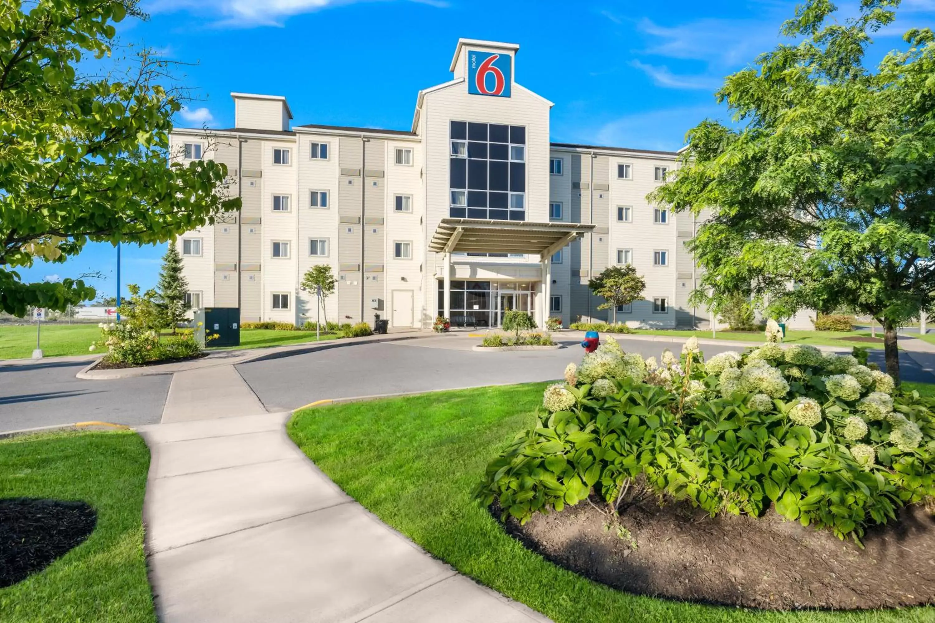 Facade/entrance, Property Building in Motel 6-Kingston, ON