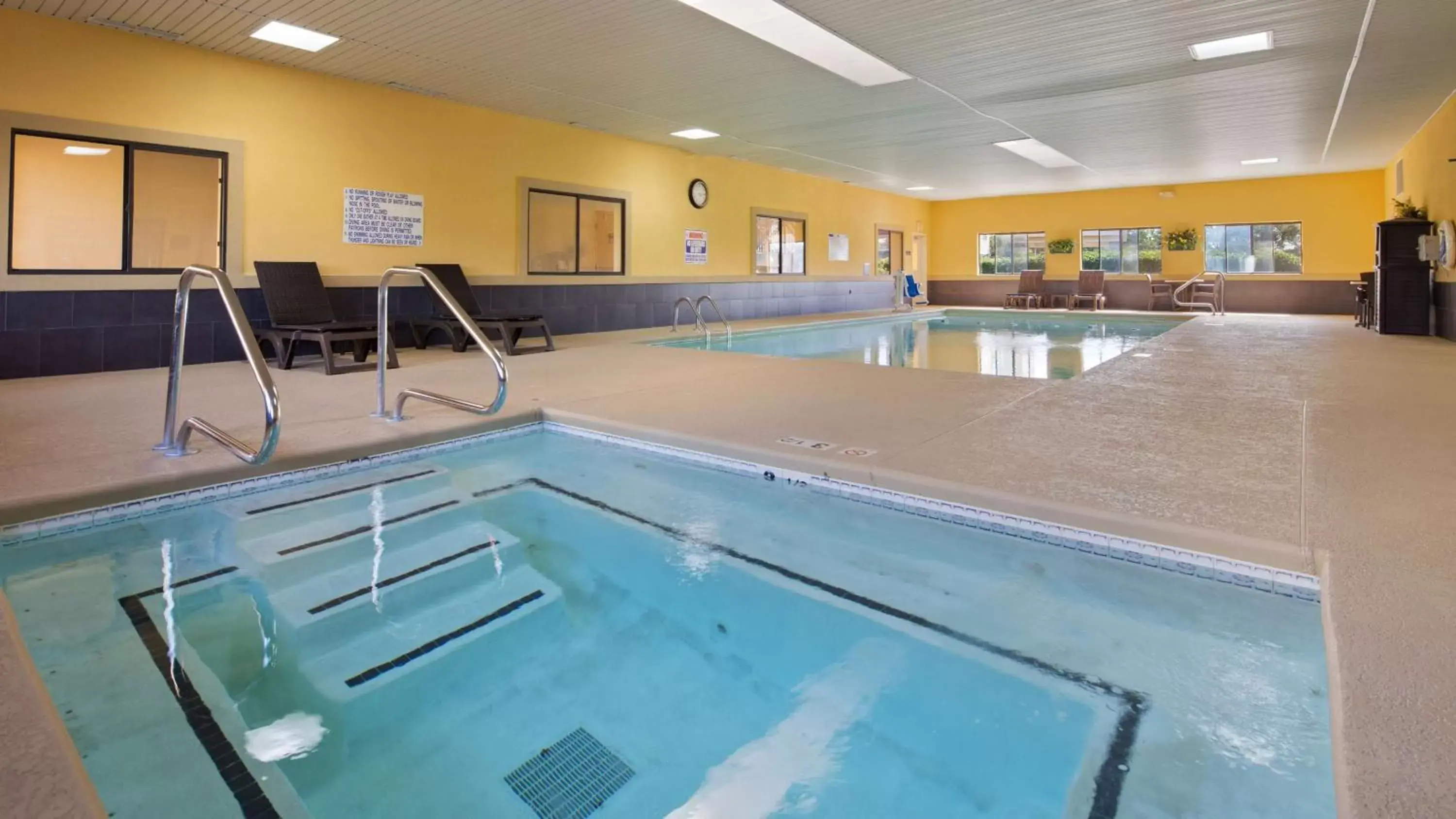 On site, Swimming Pool in Best Western Inn & Suites