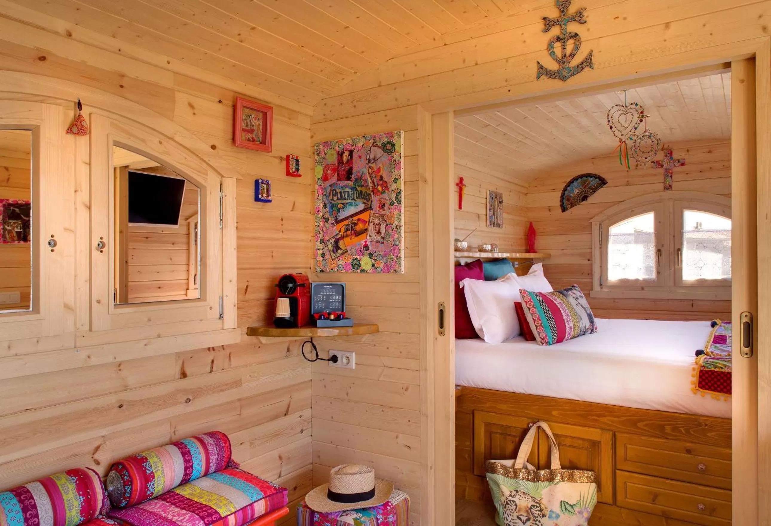 Decorative detail, Bed in Lodge Sainte Helene Adult only