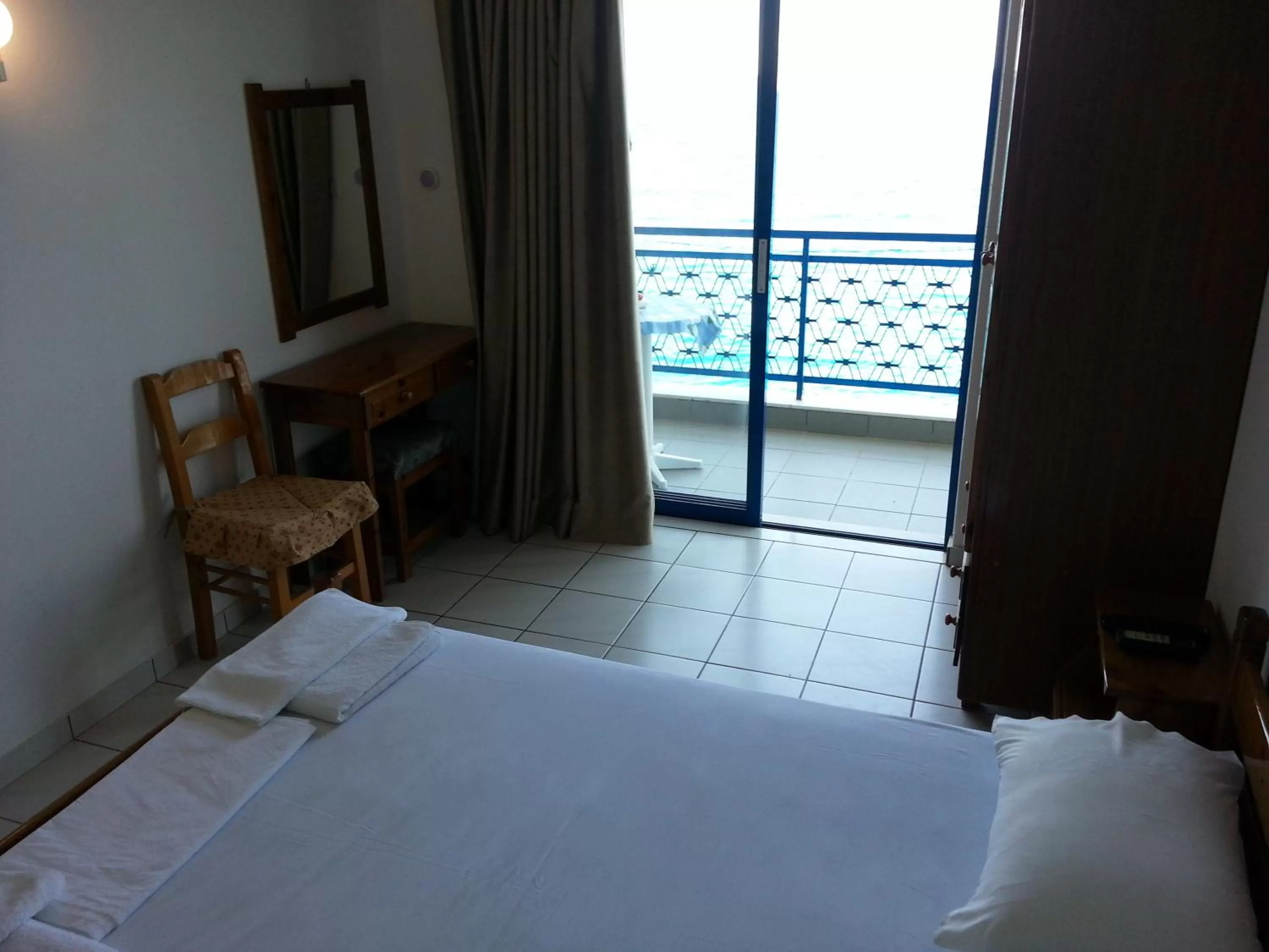 Balcony/Terrace, Bed in Angelos Hotel