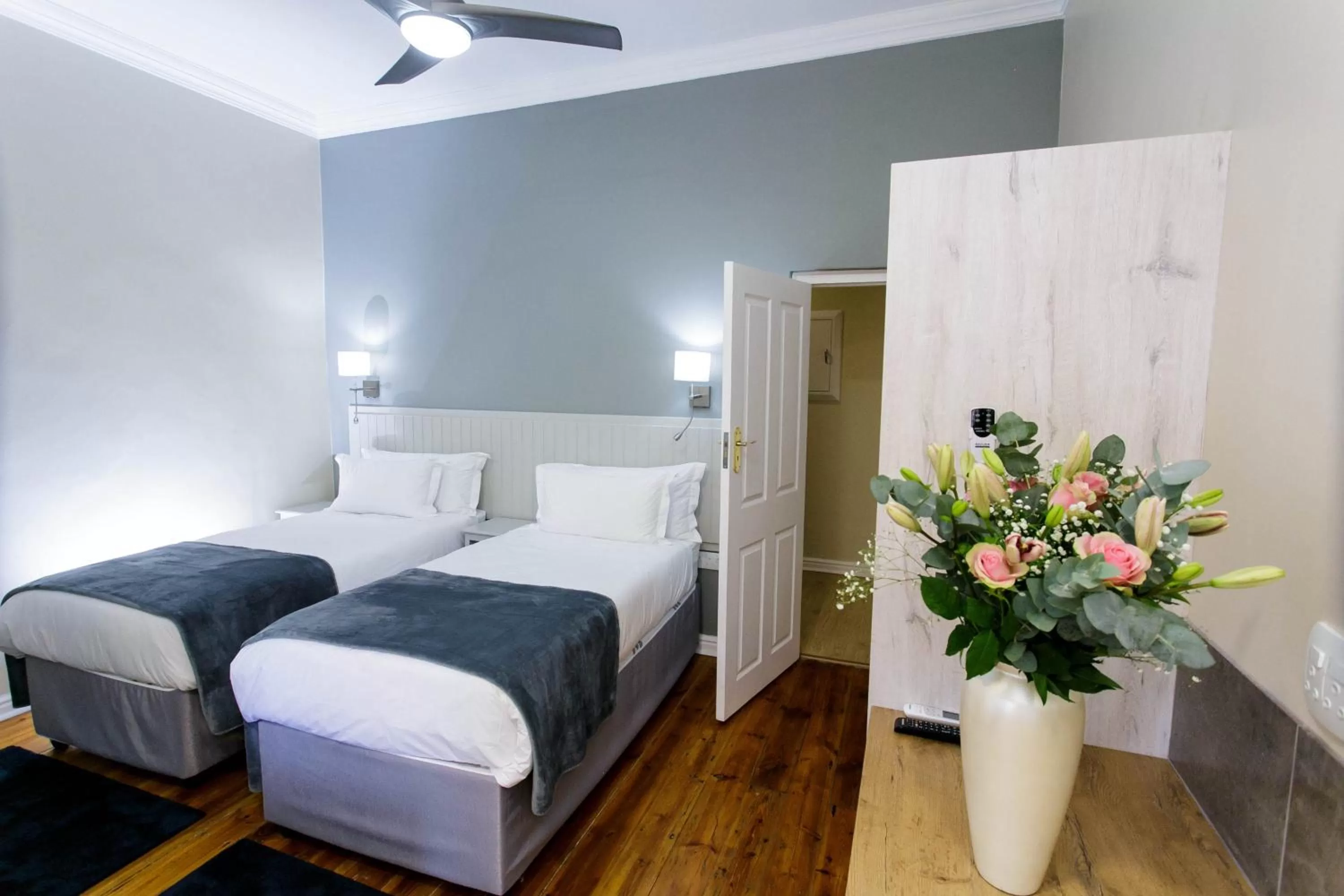 Bed in Queen's Hotel by BON Hotels