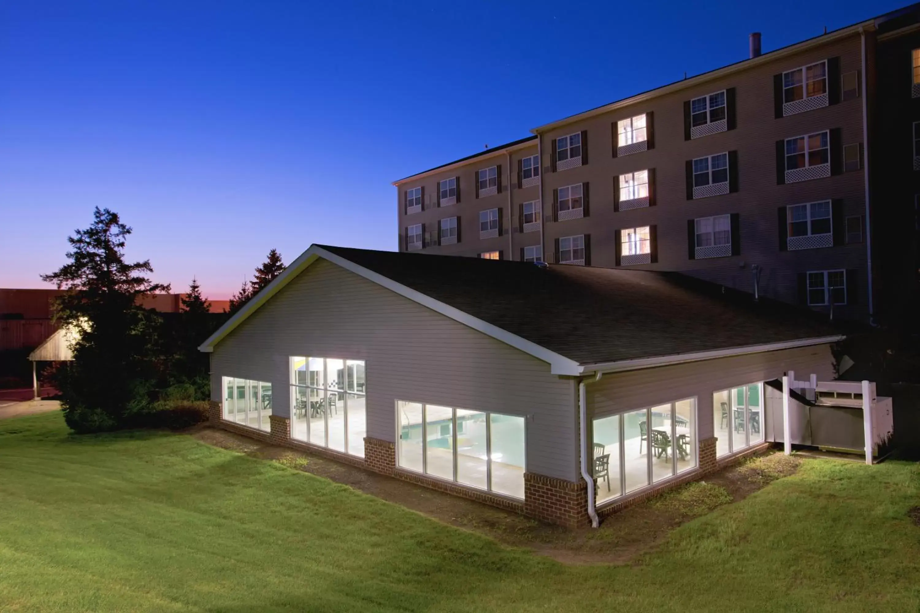 Garden, Property Building in Country Inn & Suites by Radisson, Lancaster (Amish Country), PA