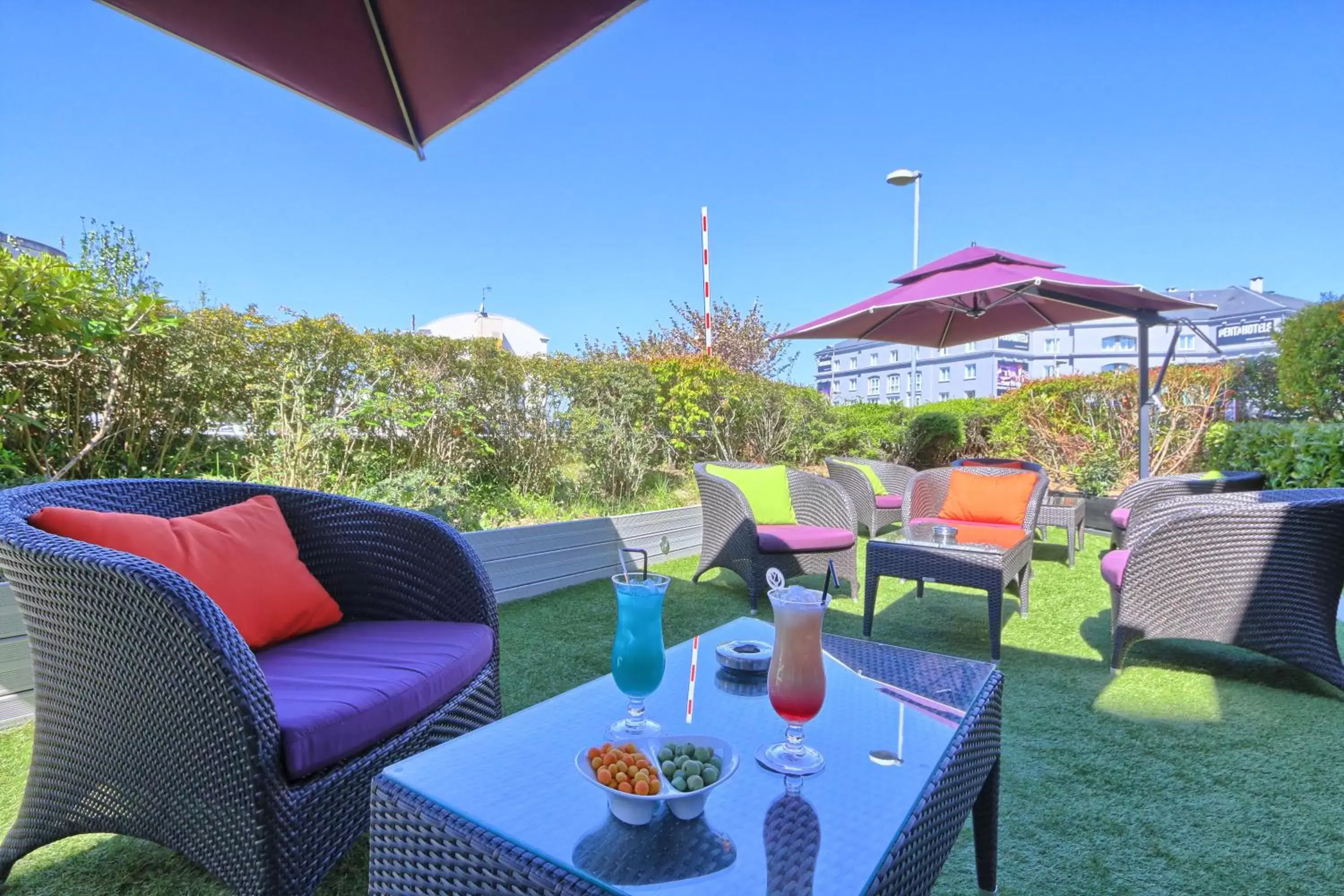 Patio in Golden Tulip Paris CDG Airport – Villepinte