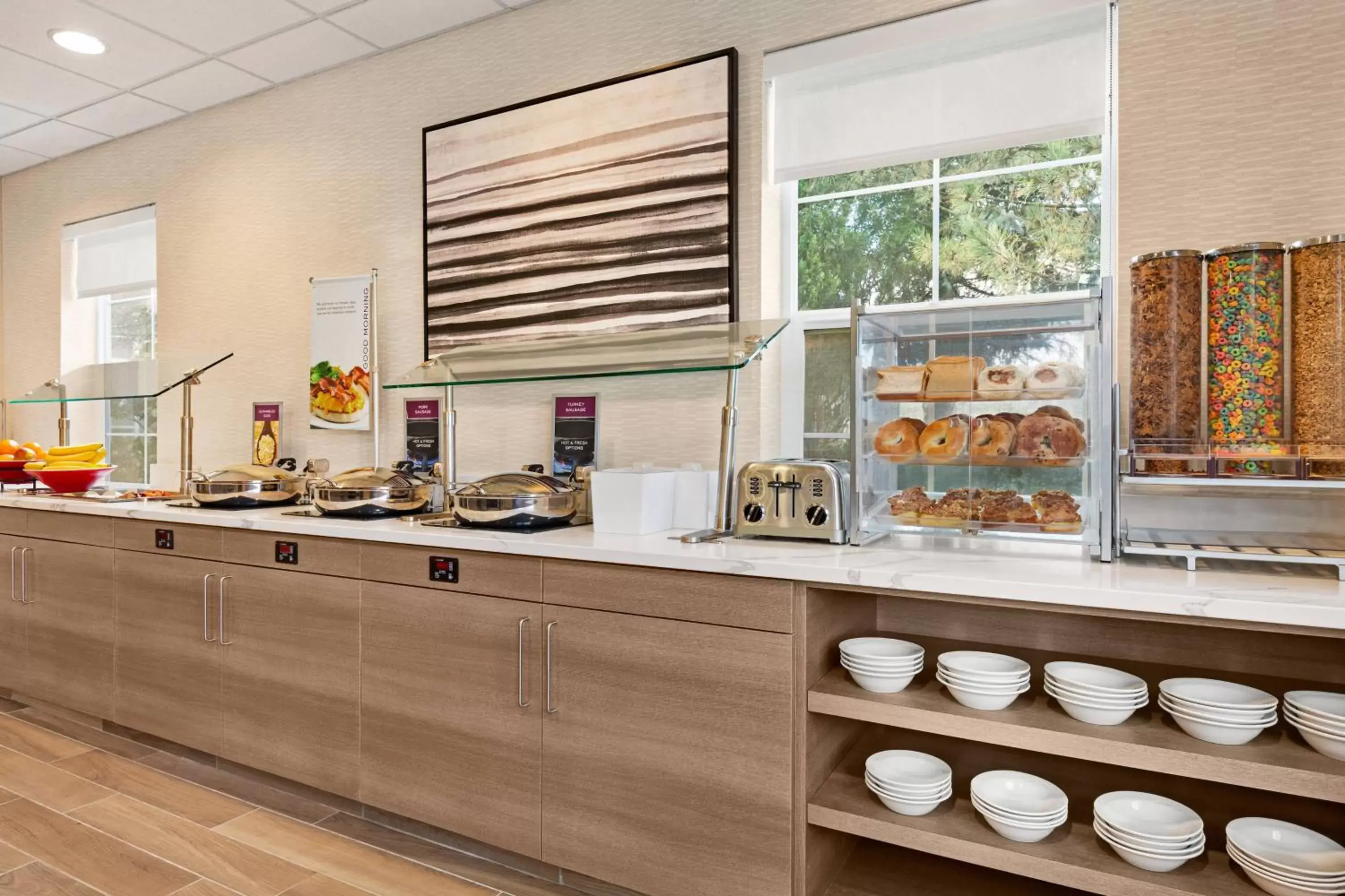 Breakfast, Kitchen/Kitchenette in Residence Inn Salem