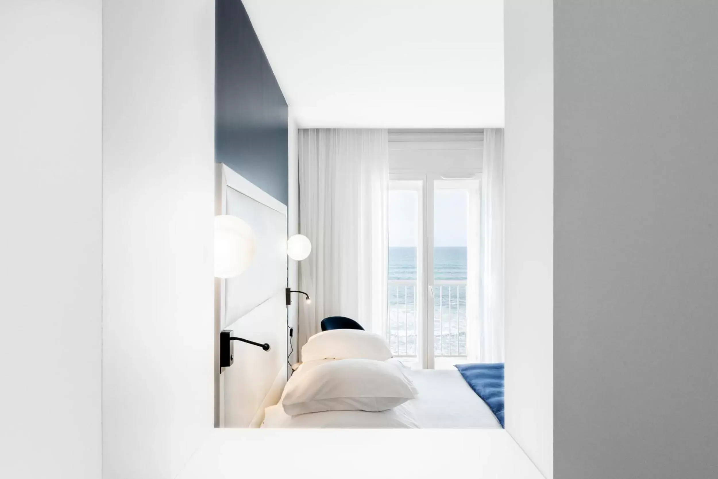Bed in Hôtel Le Windsor Biarritz