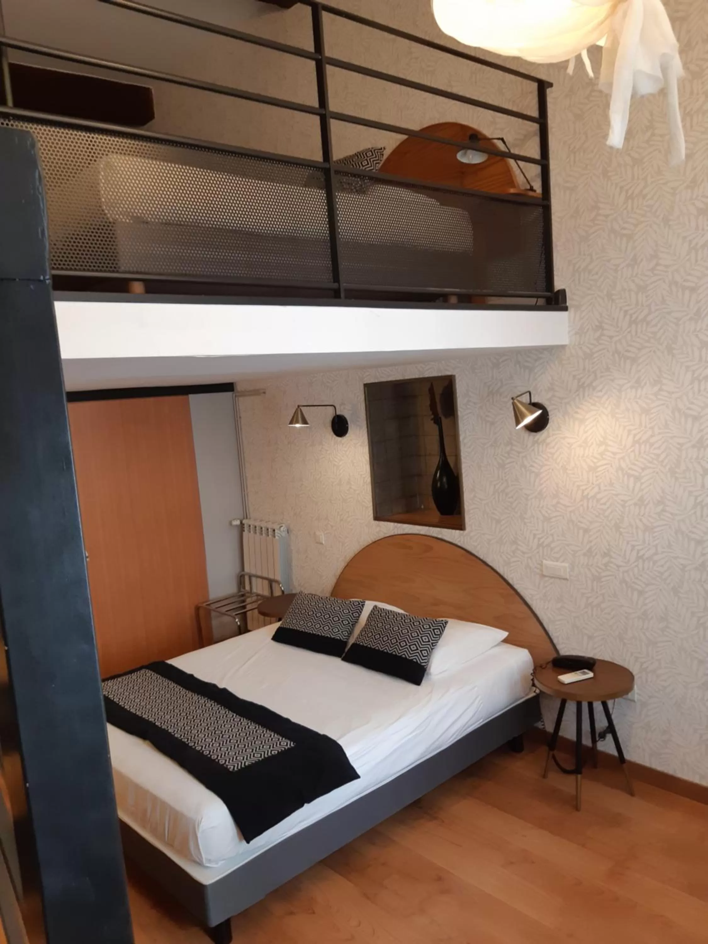 Bed in Hôtel Des Arts, Artisanal et Indépendant