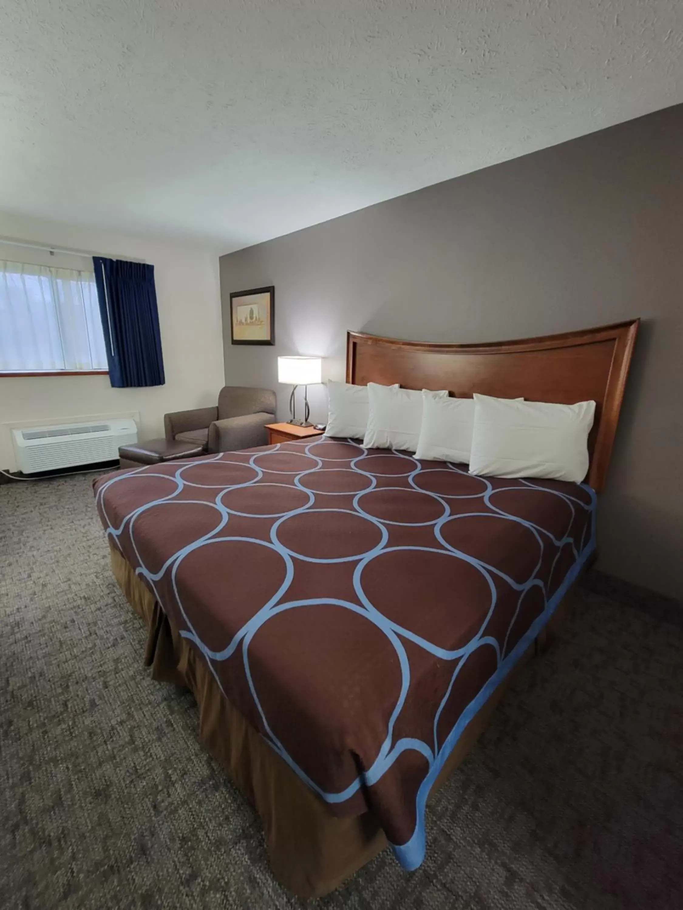 Bedroom, Bed in SureStay Plus Hotel by Best Western Grand Island