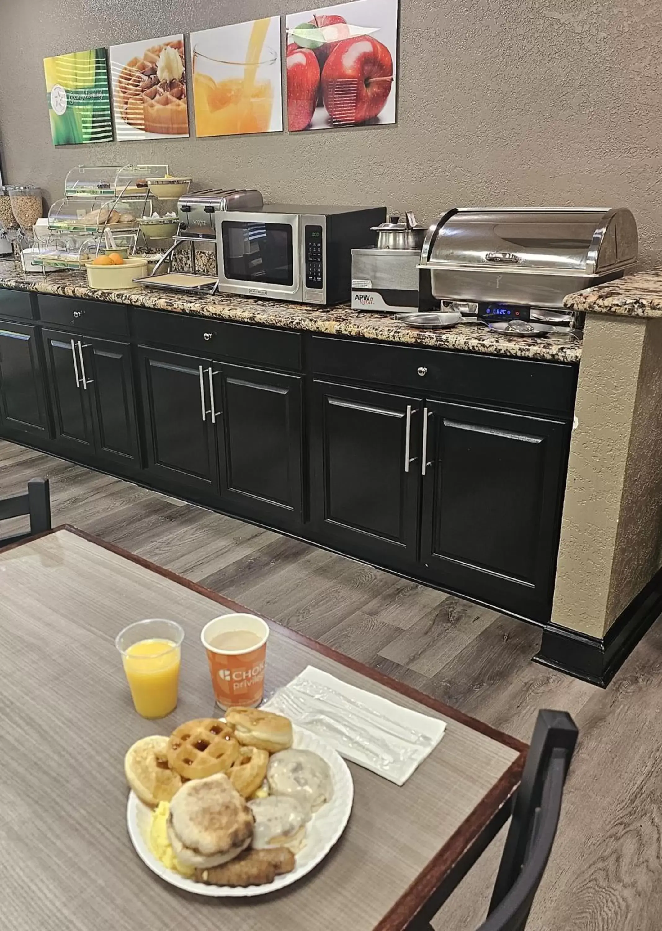 Breakfast, Food in Quality Inn & Suites