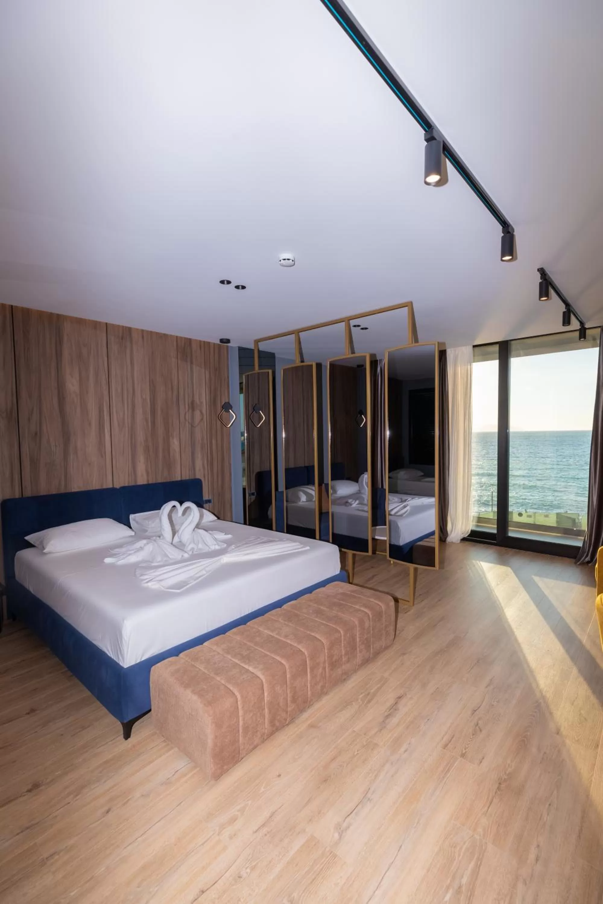 Photo of the whole room, Bed in Esbjerg Hotel