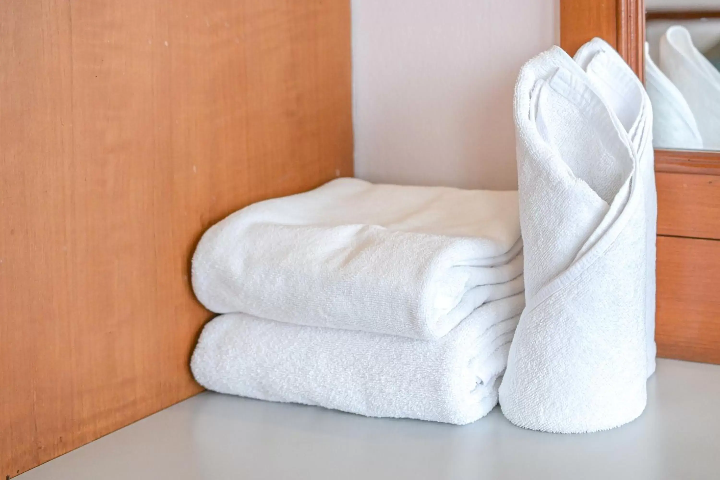 towels, Bed in Rattana Park Hotel