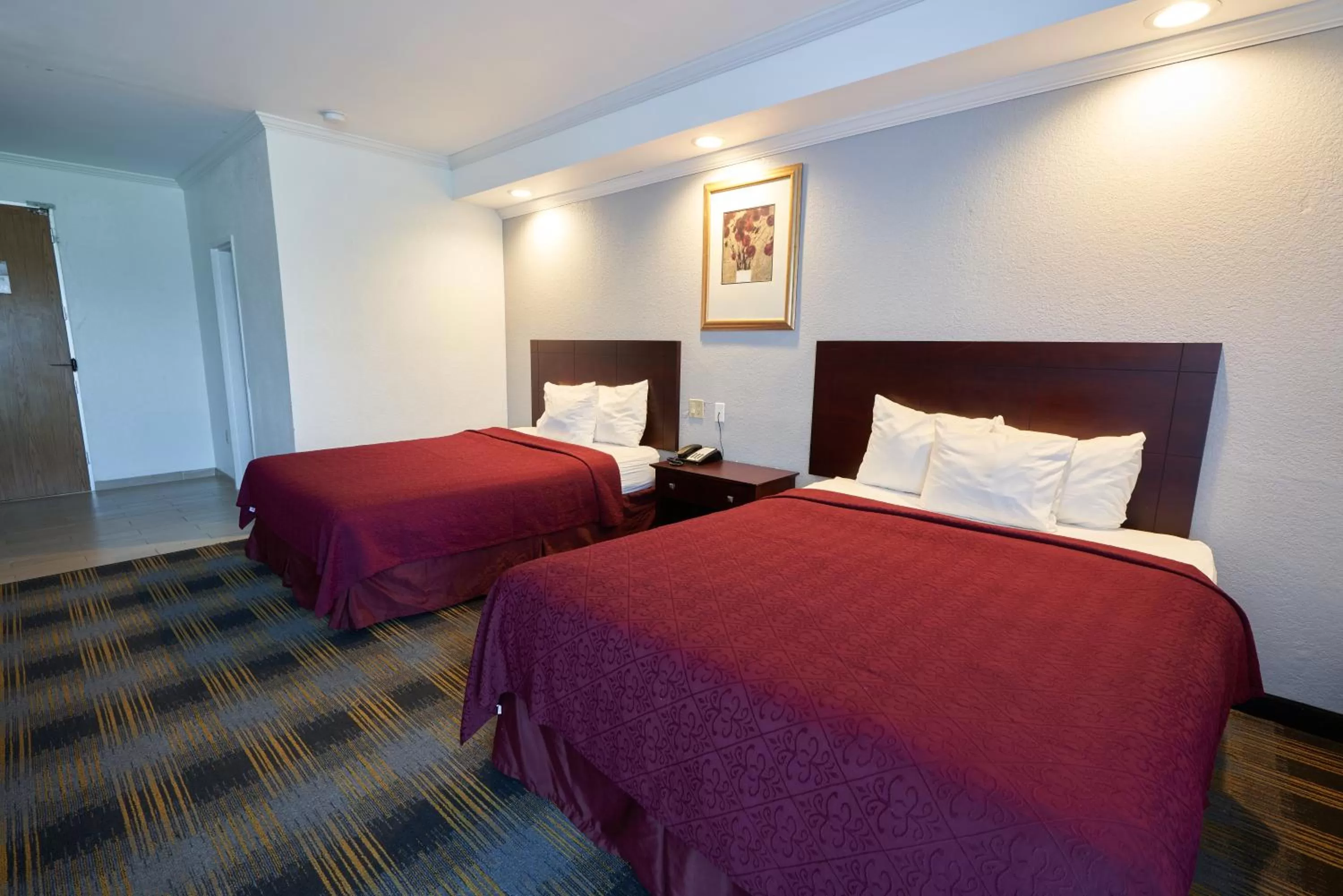 Bed in Riverview Inn & Suites