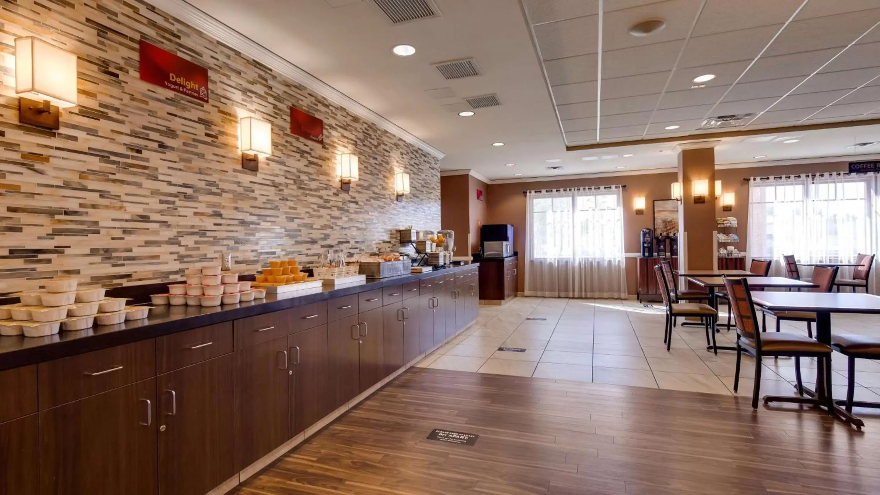 Restaurant/Places to Eat in Best Western Plus Chandler Hotel & Suites