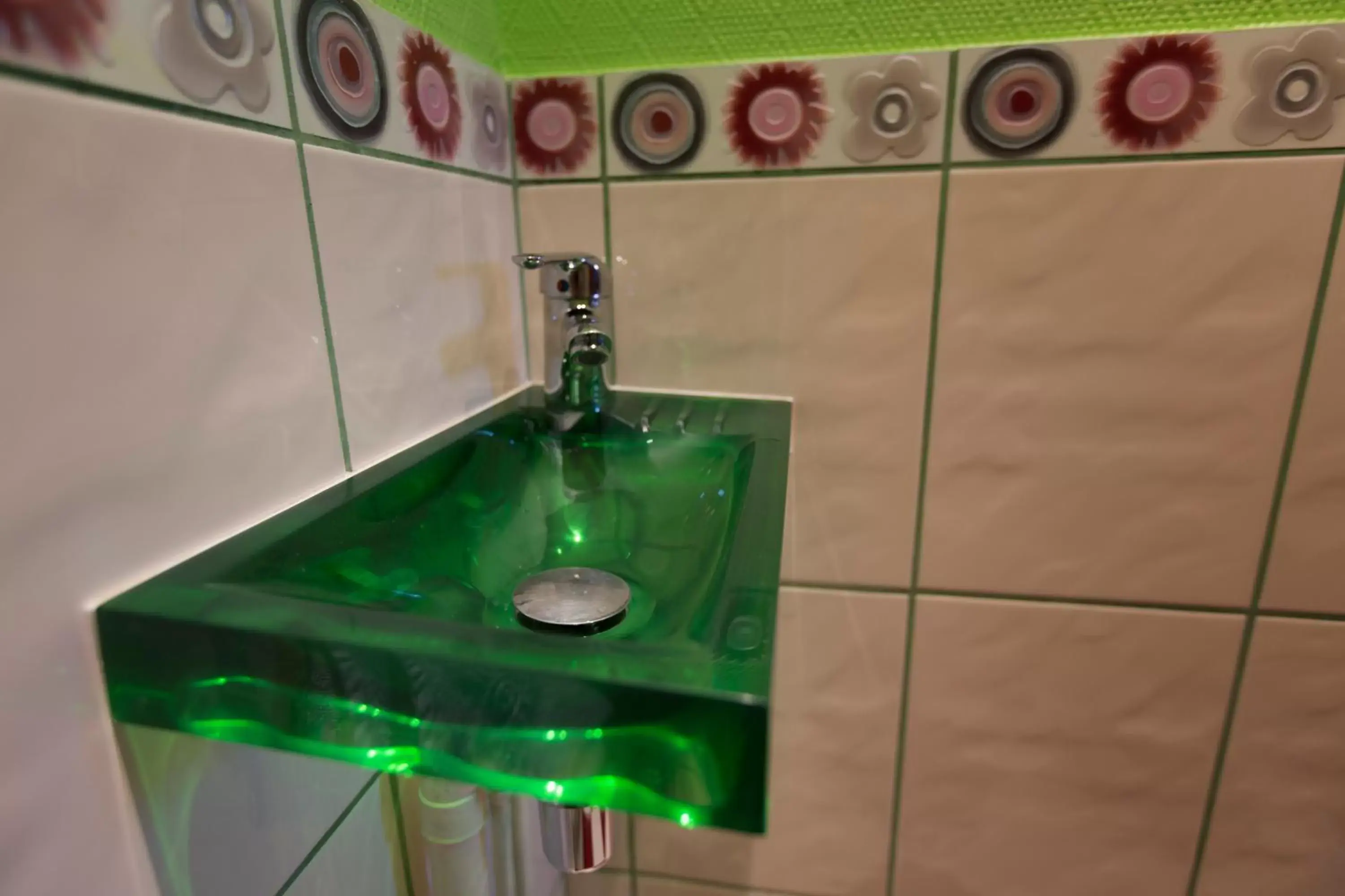 Toilet, Bathroom in Hôtel De Calais