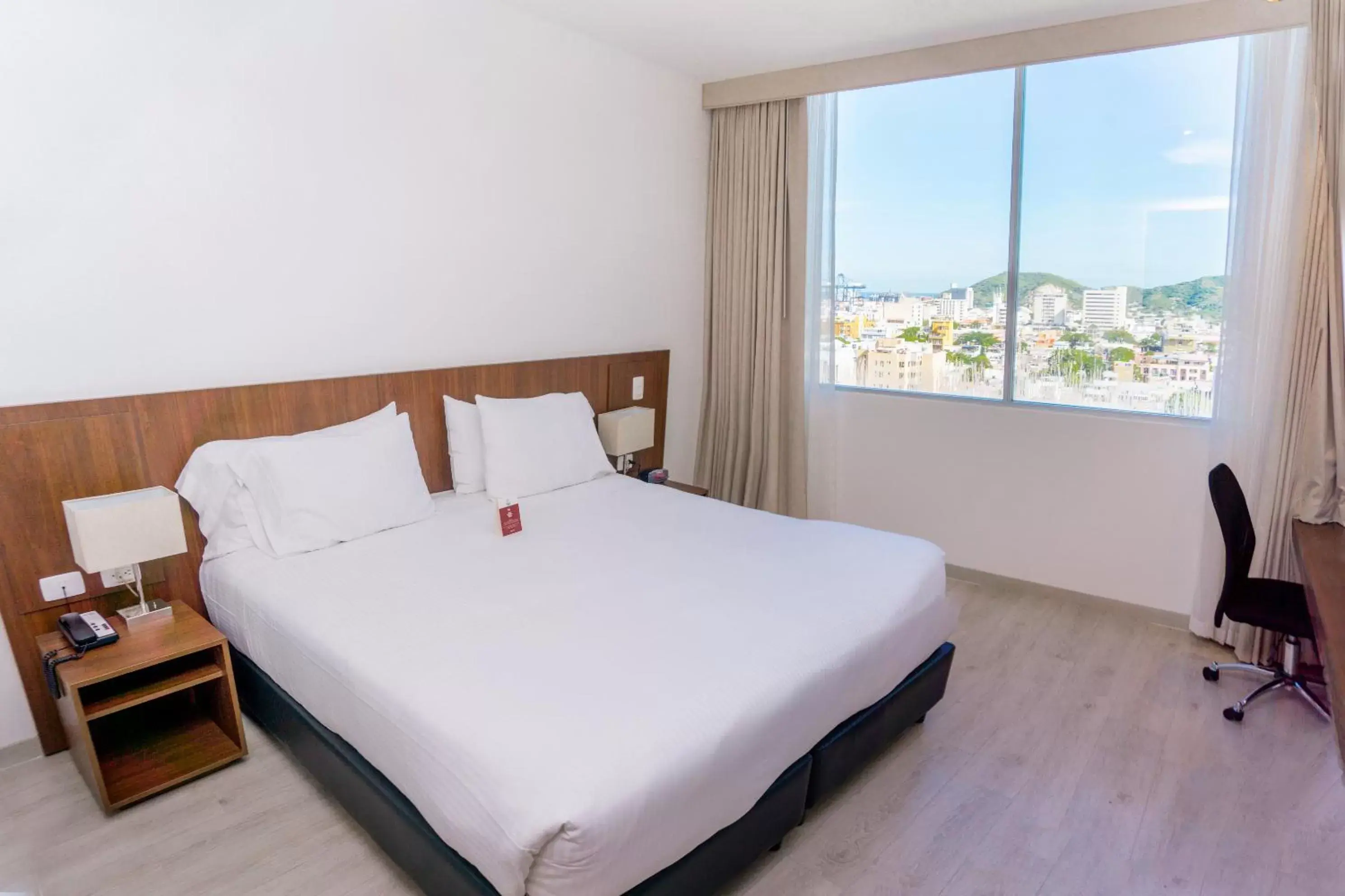 Sea view, Bed in Best Western Plus Santa Marta Hotel