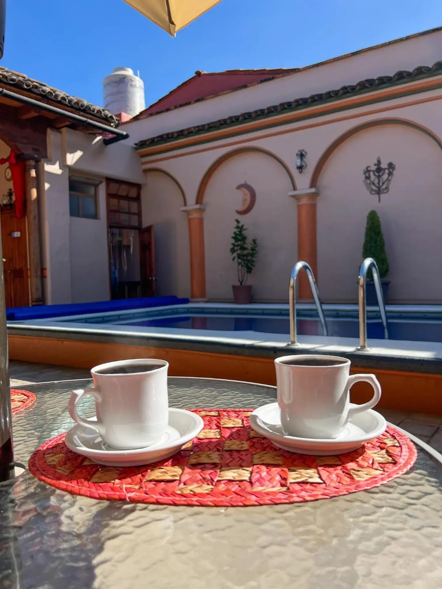 Patio, Swimming Pool in Hotel La Casa de Mamá