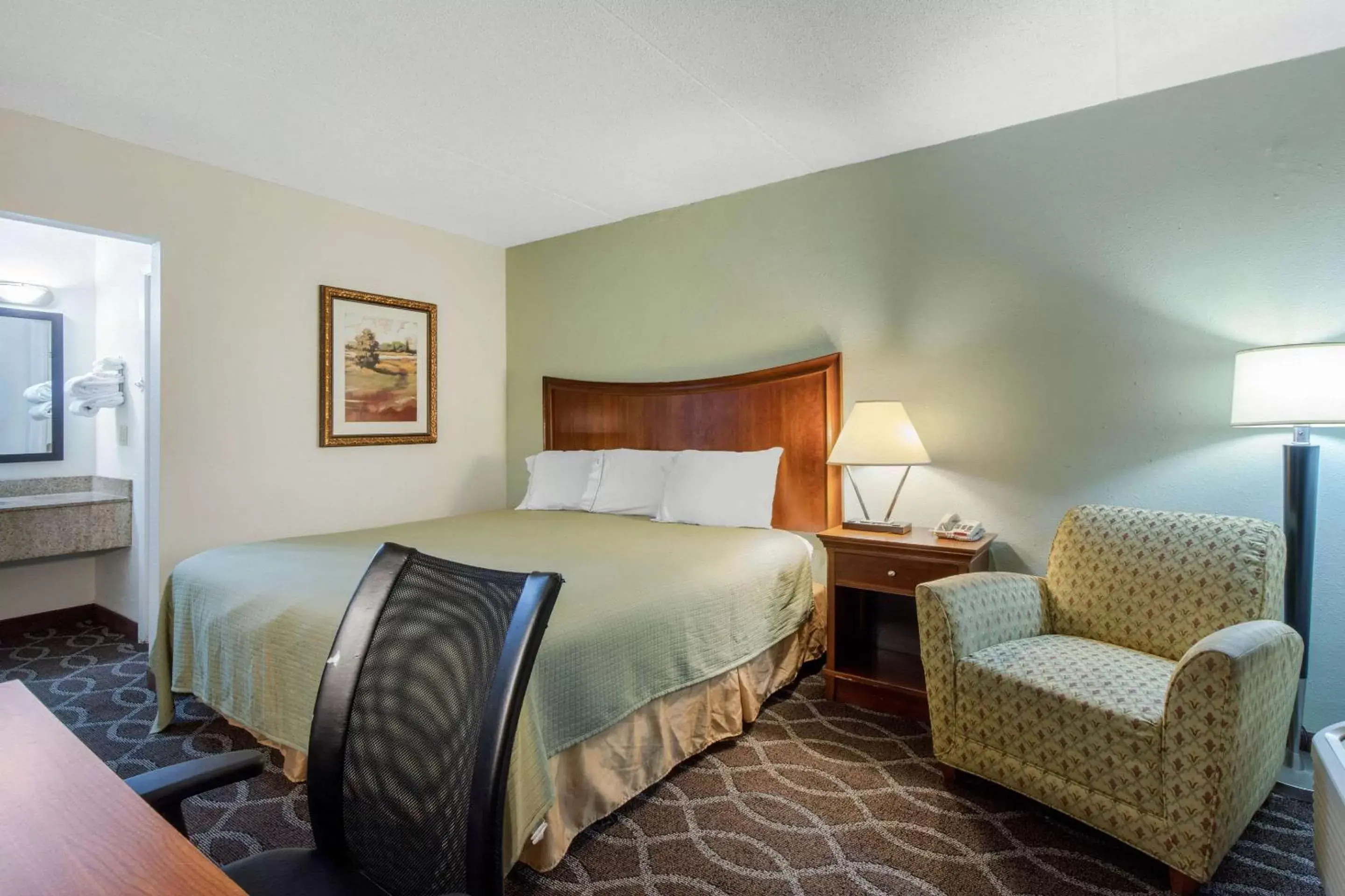 Photo of the whole room, Bed in Rodeway Inn