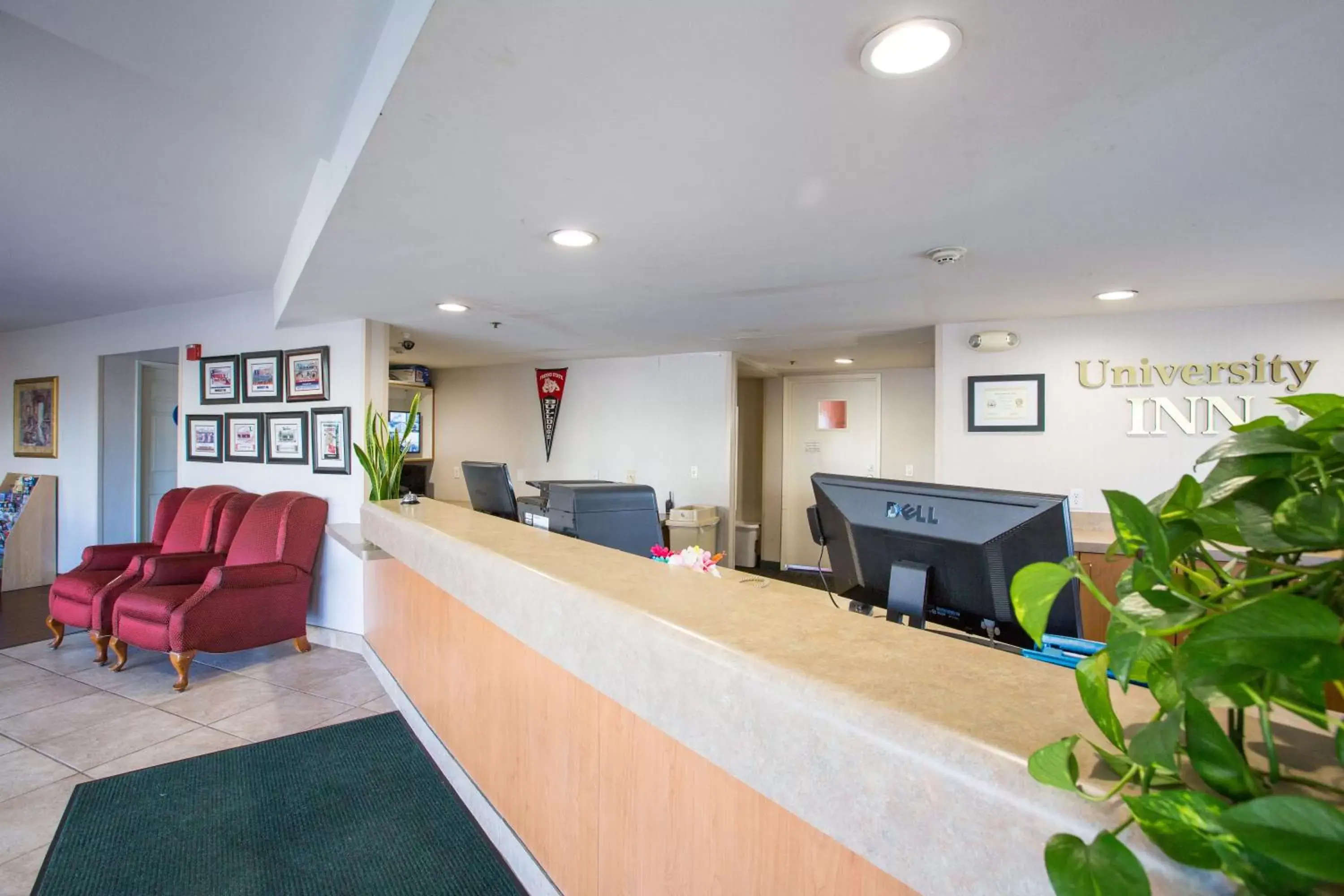 Lobby or reception in University Inn Fresno Lobby or reception in University Inn Fresno