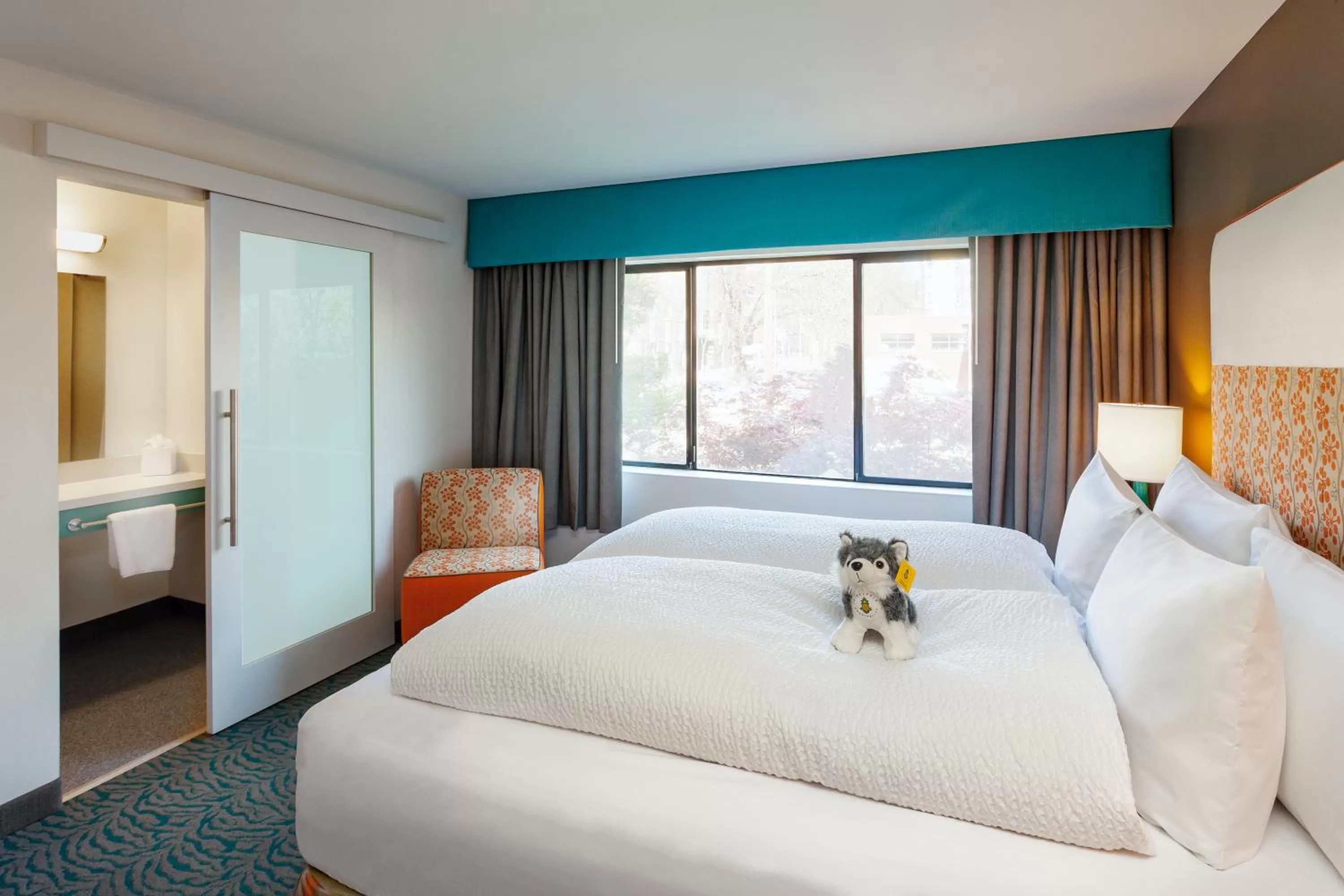 Bedroom, Bed in Staypineapple, University Inn, University District Seattle