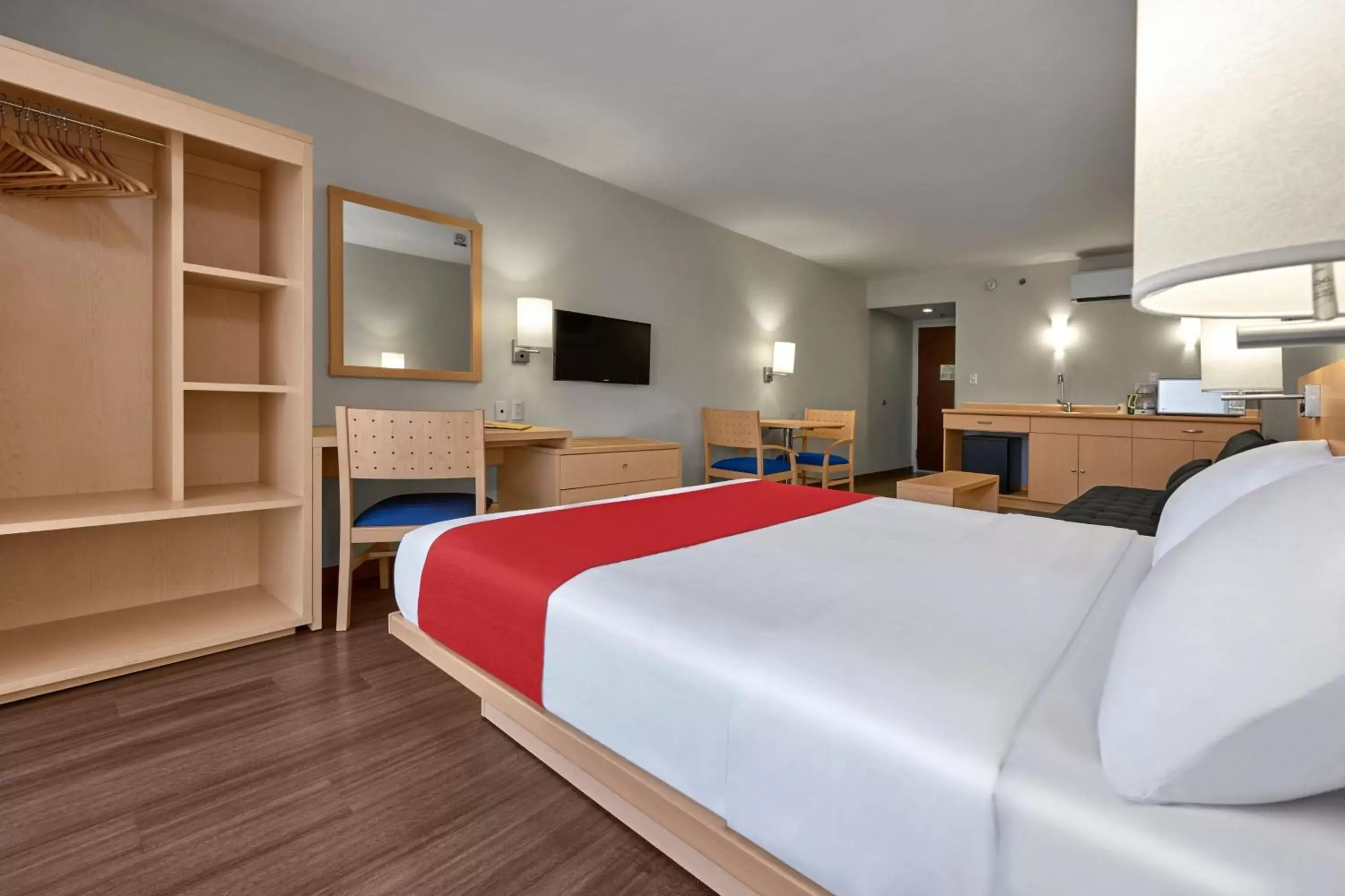 Photo of the whole room, Bed in City Express by Marriott Silao Aeropuerto