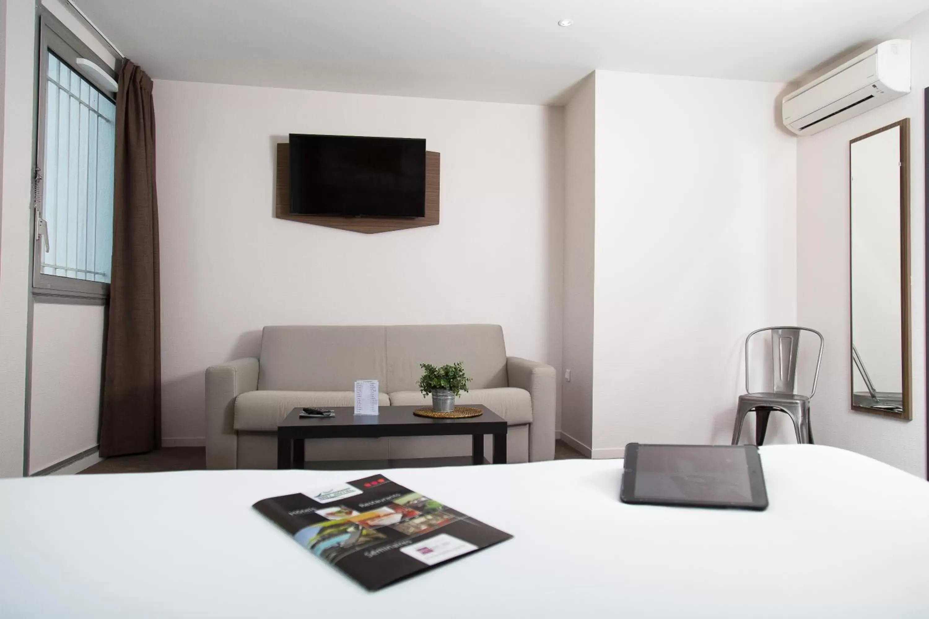 TV and multimedia, Bed in Brit Hotel Toulouse Colomiers – L’Esplanade