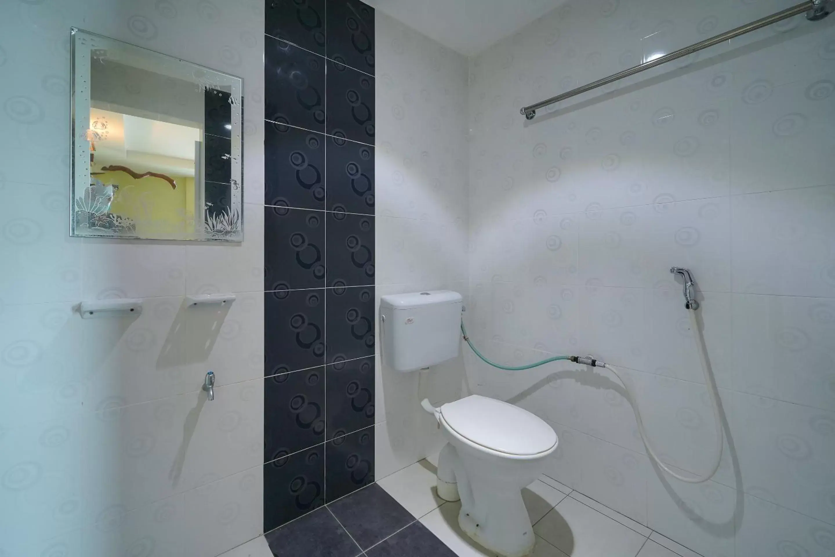 Bathroom in OYO 89976 Fins Hotel