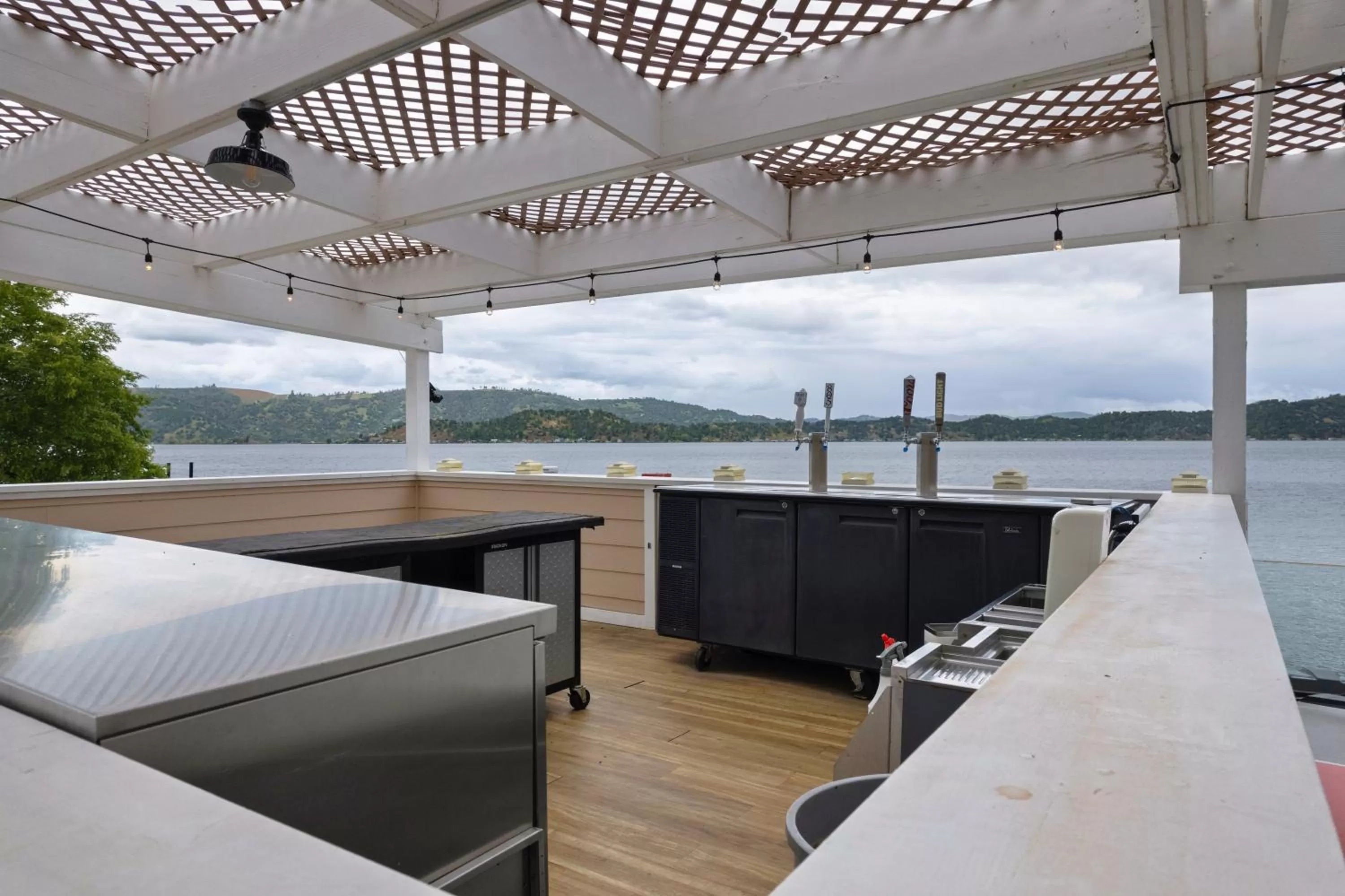 Restaurant/places to eat, Kitchen/Kitchenette in Konocti Harbor Resort