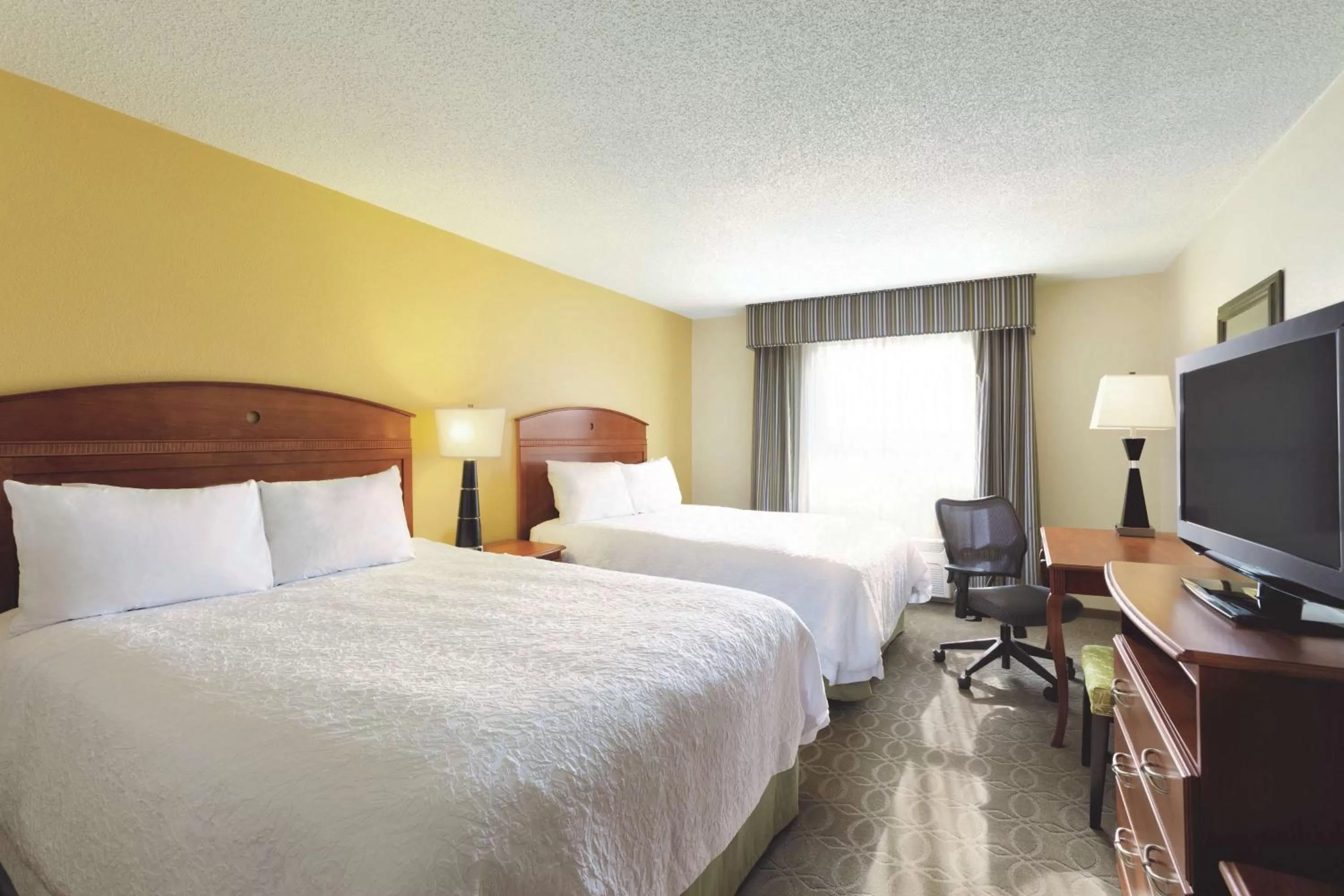 Bedroom, Bed in Hampton Inn Youngstown/Boardman
