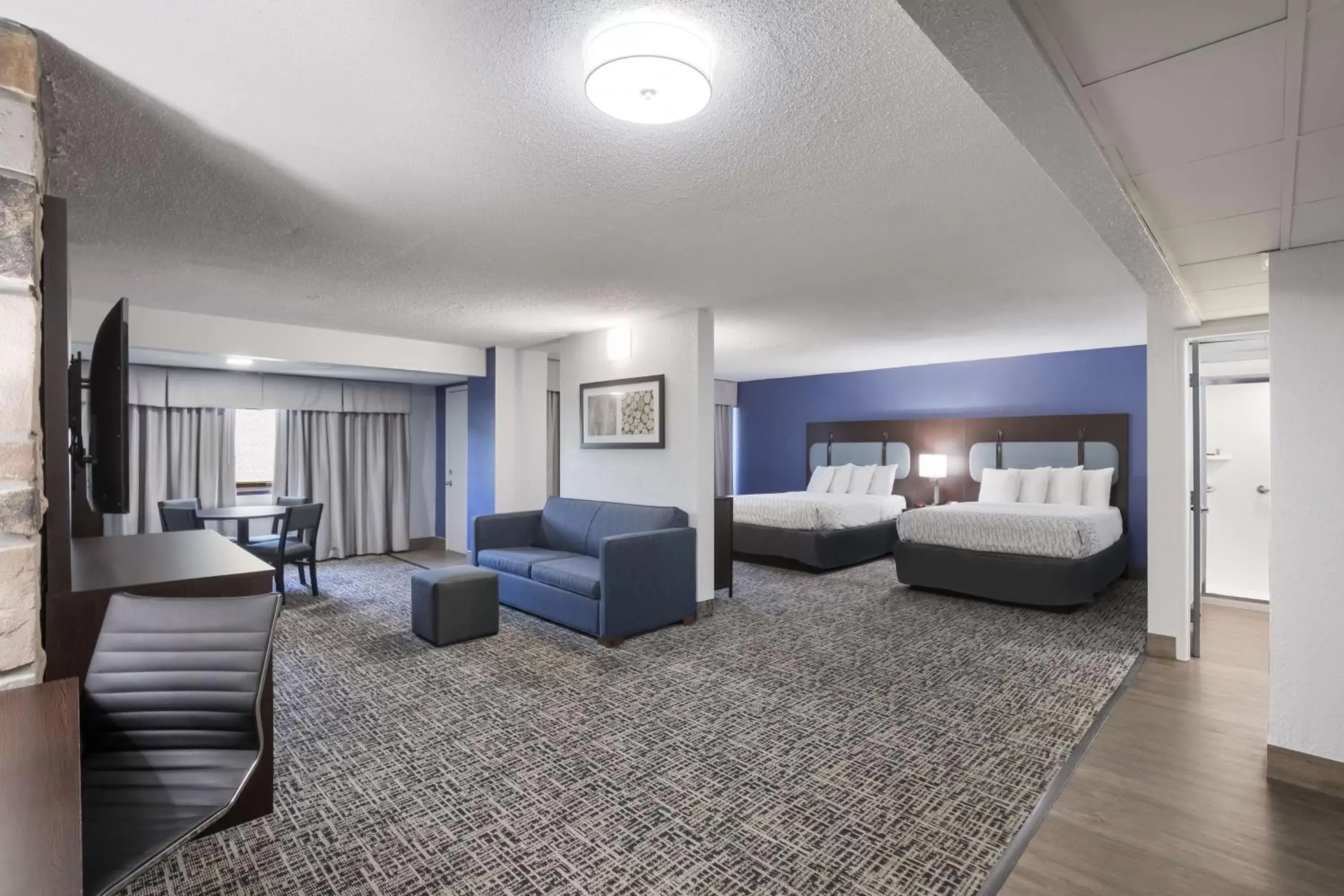 Bedroom in SureStay Plus Hotel by Best Western Gatlinburg