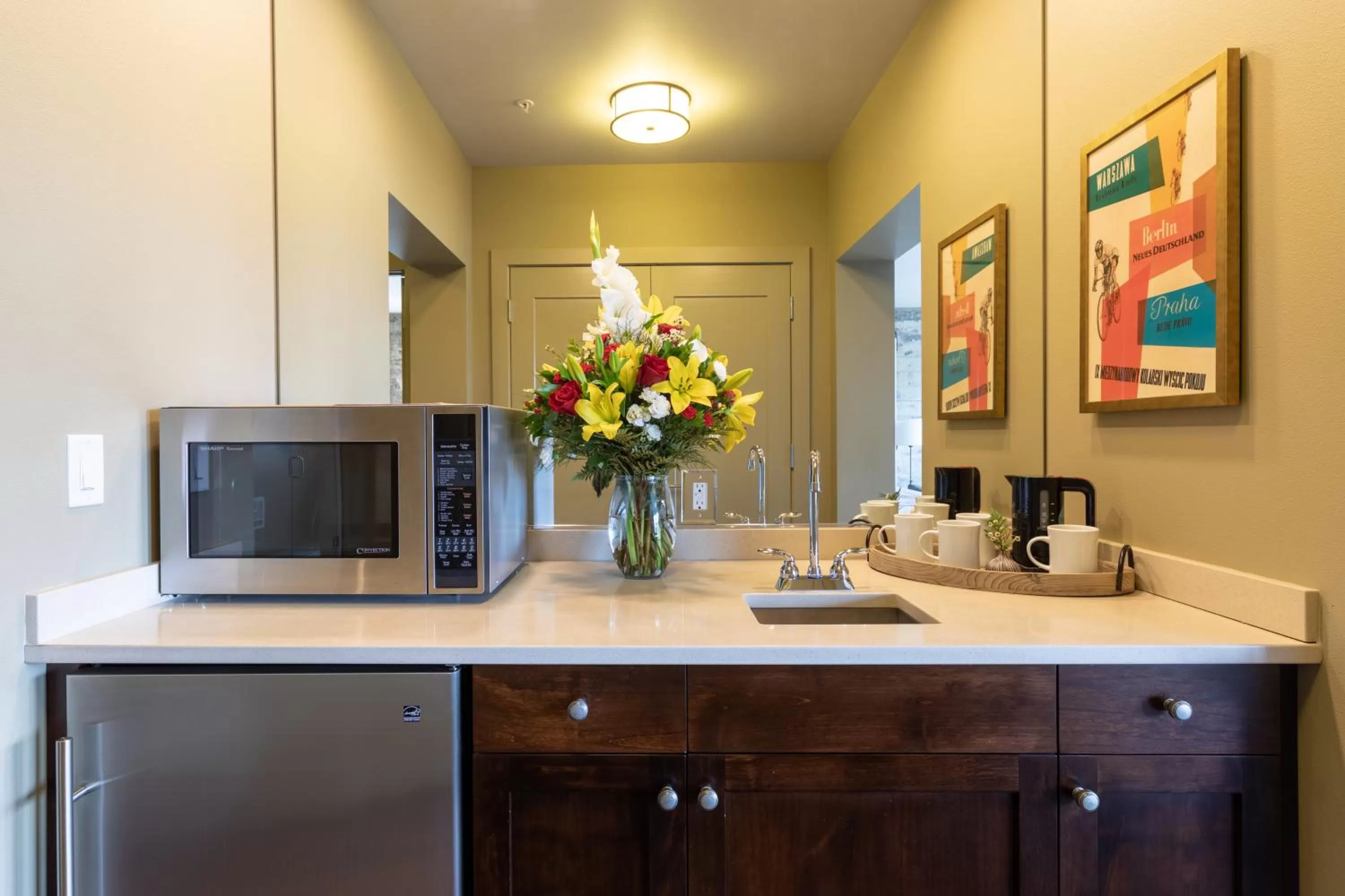 Coffee/tea facilities, Kitchen/Kitchenette in Inn at Lynden