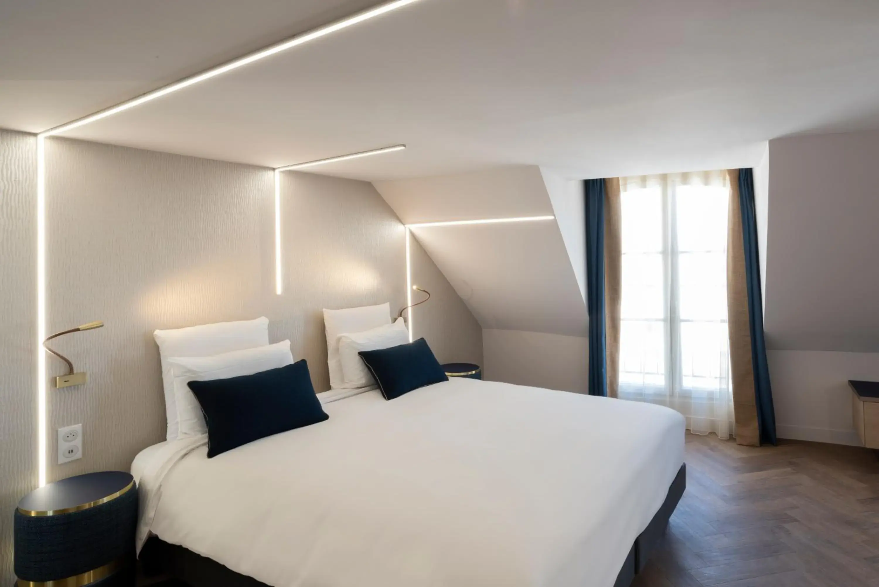 Bedroom, Bed in Mercure Paris Opera Lafayette Hotel