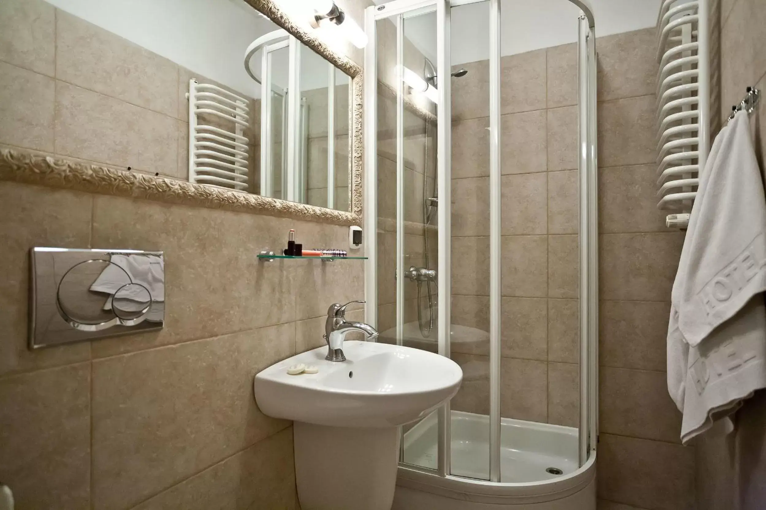 Shower, Bathroom in Hotel Kazimierz