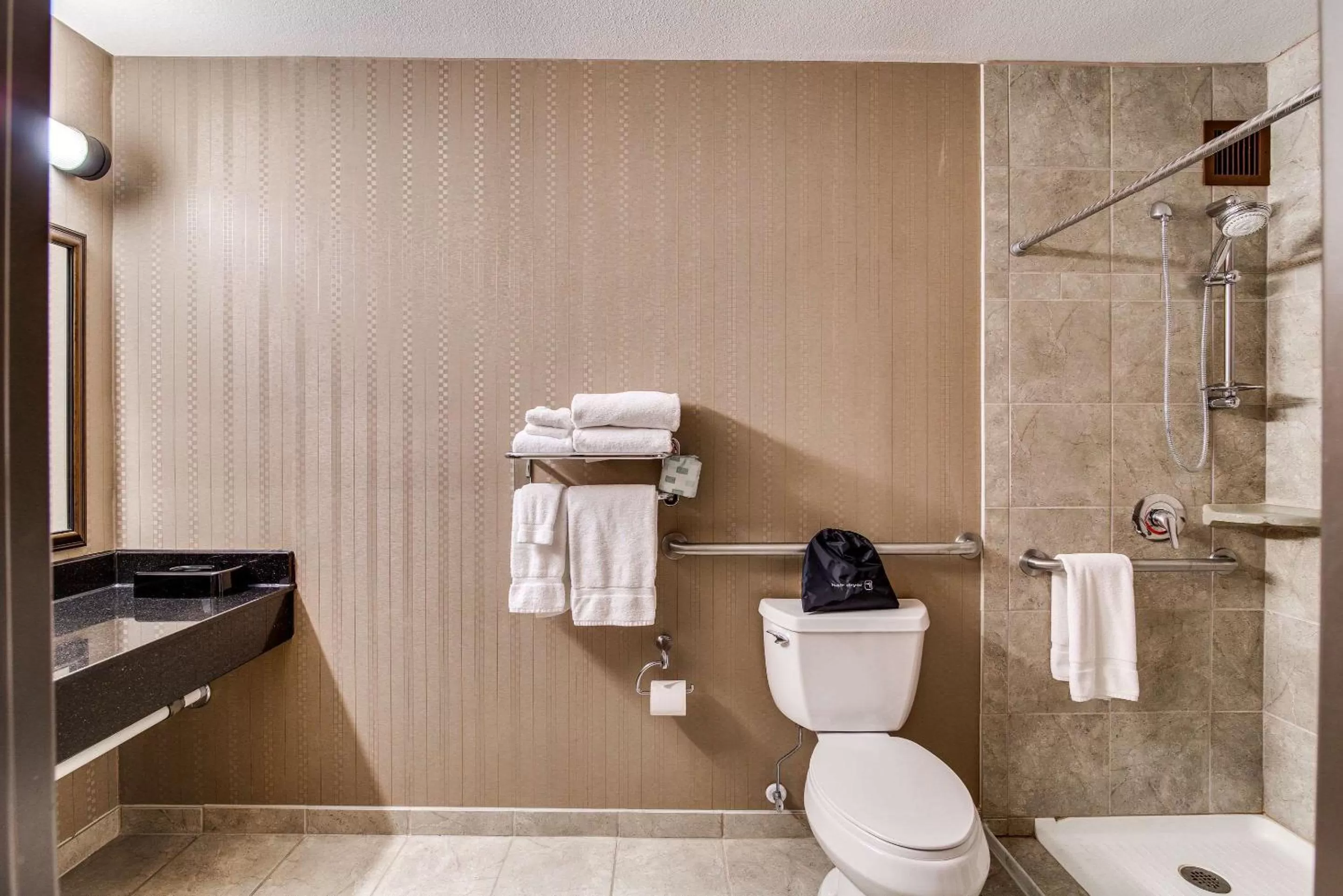 Bathroom in Clarion Hotel Convention Center