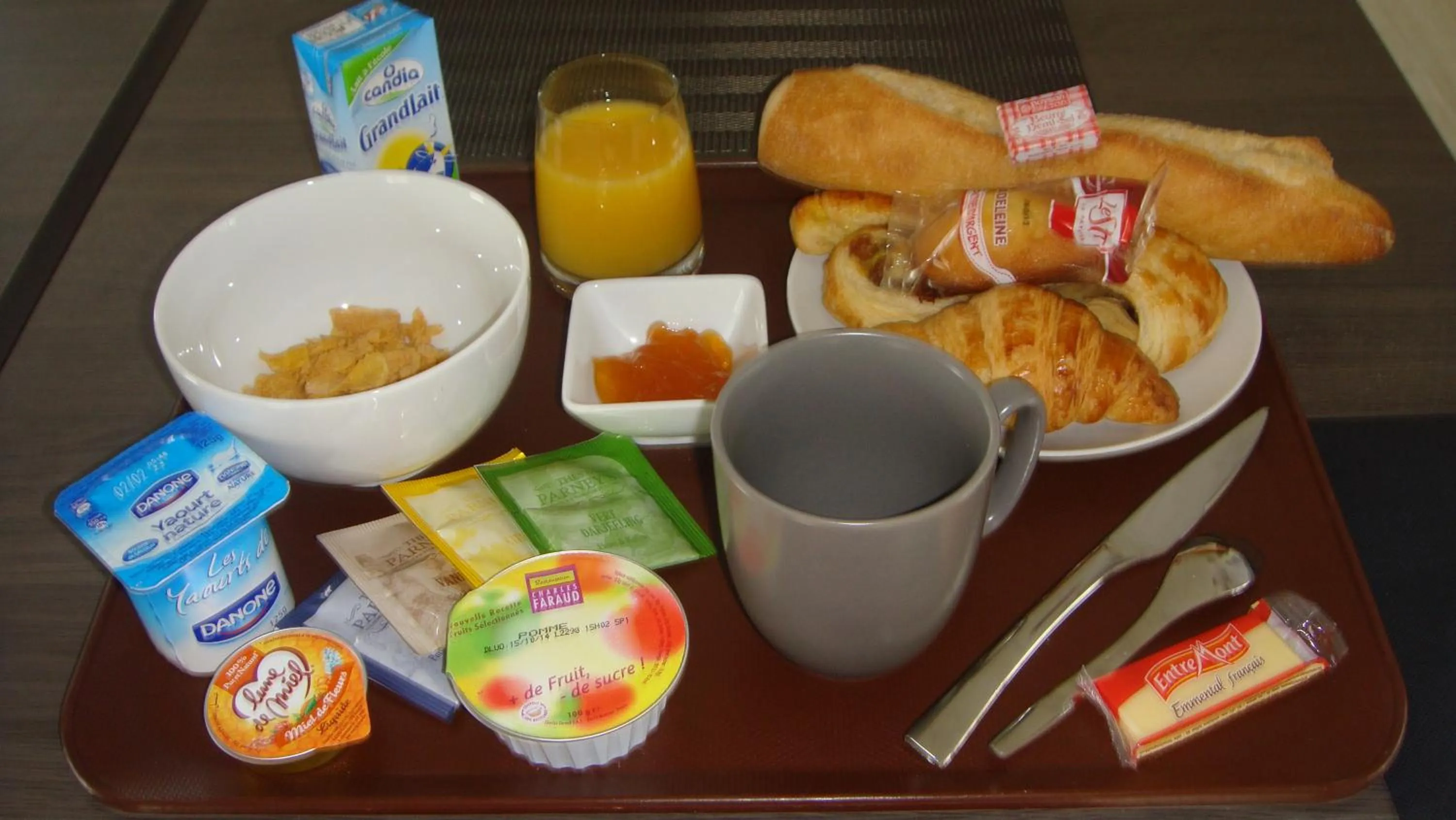 Food and drinks in The Originals Access, Hôtel Cholet Gare