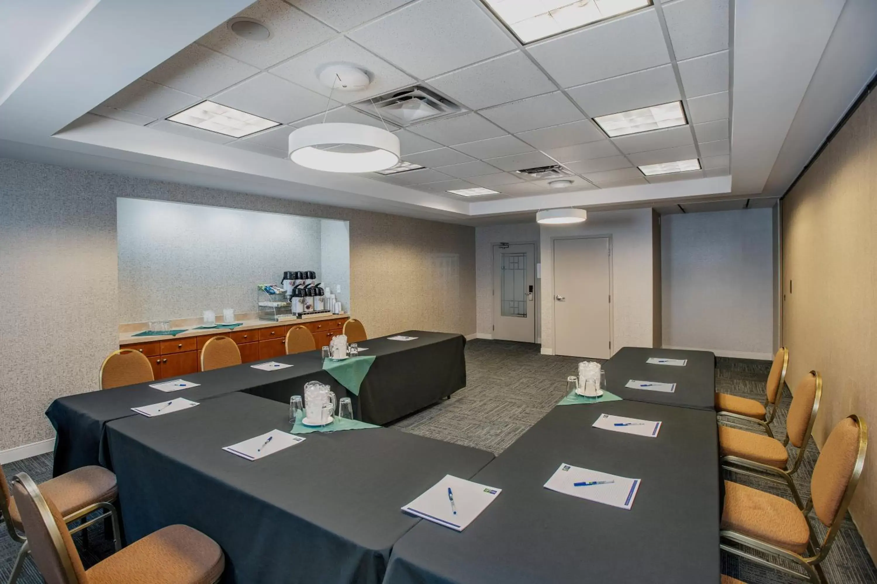 Meeting/conference room in Holiday Inn Express & Suites Medicine Hat, an IHG Hotel