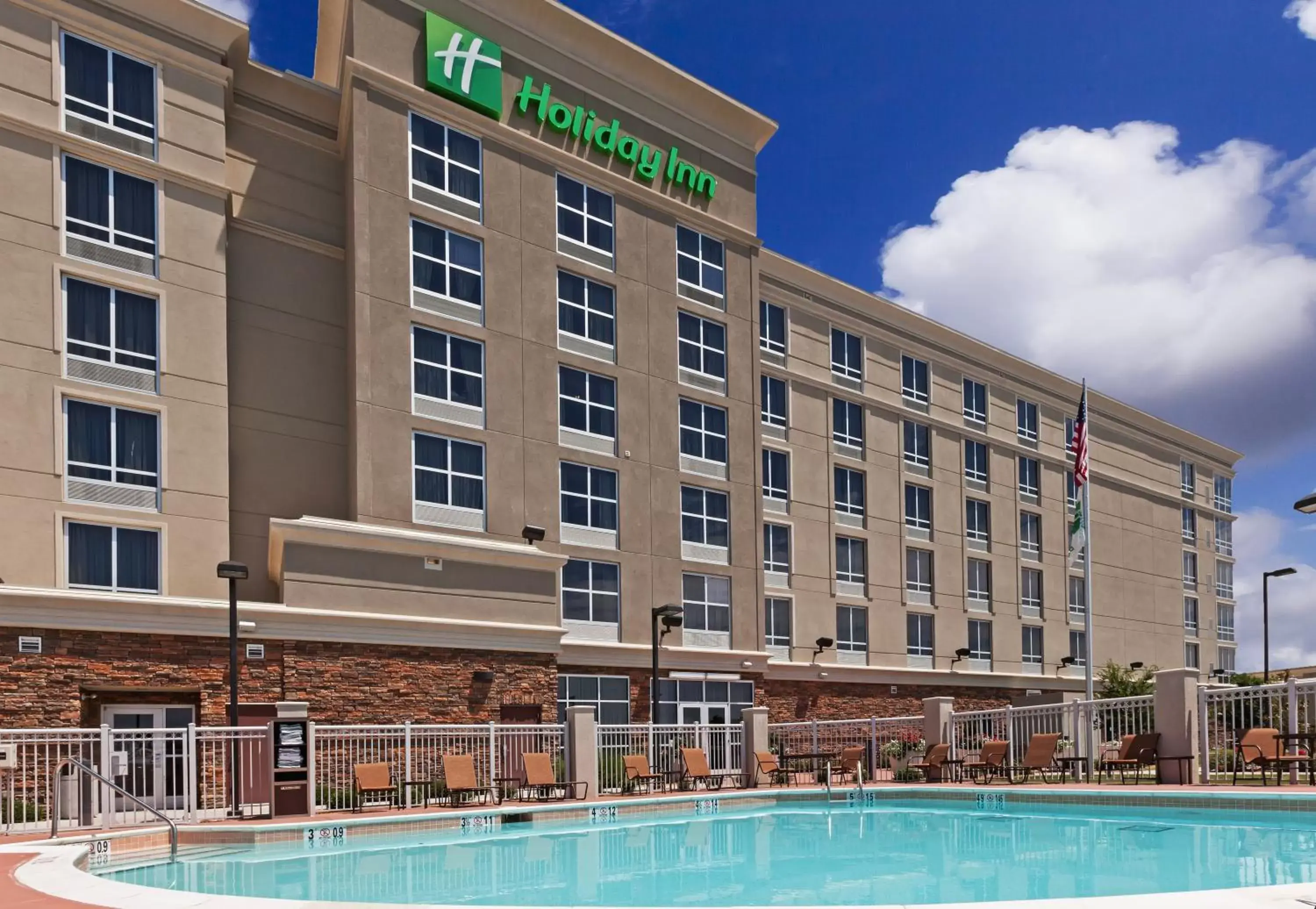 Swimming pool, Property Building in Holiday Inn Ardmore, an IHG Hotel