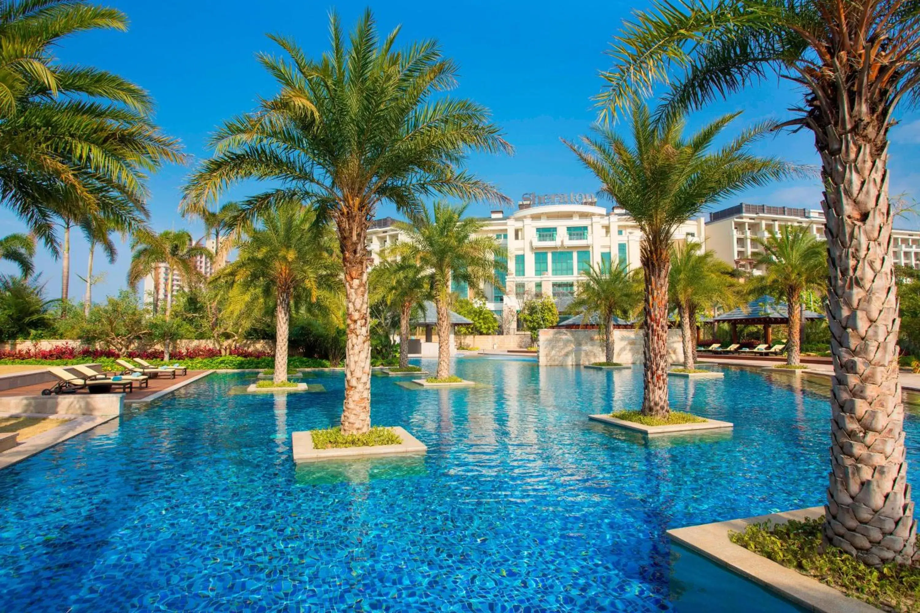 Swimming Pool in Sheraton Bailuhu Resort, Huizhou