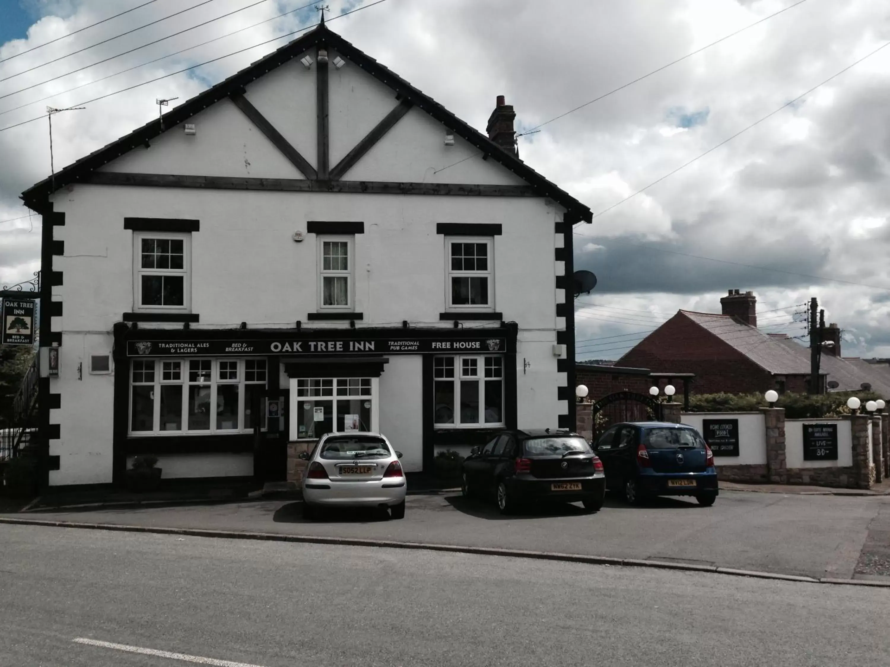 Property Building in Oak Tree Inn