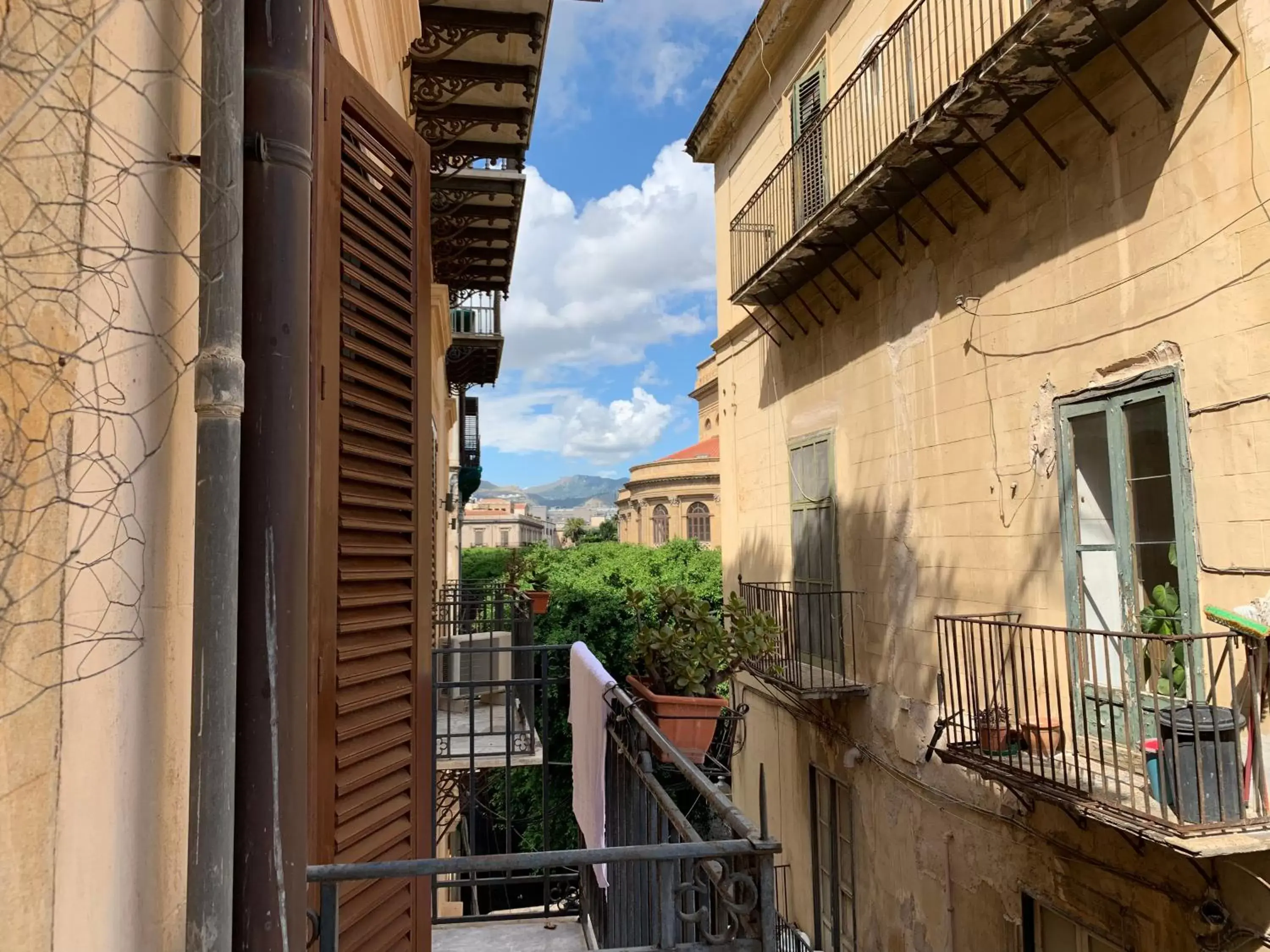 Landmark view, Balcony/Terrace in Cialoma B&B