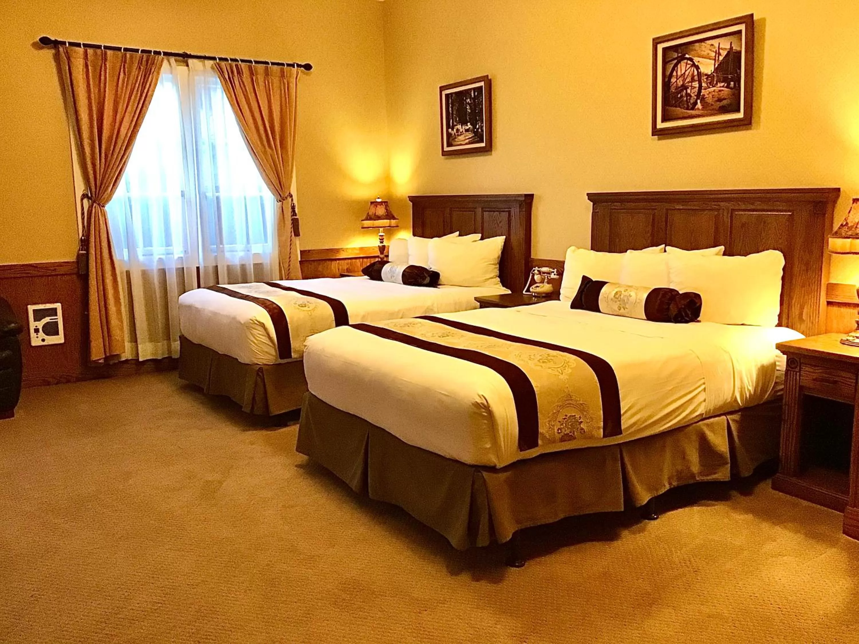 Bedroom, Bed in Eureka Inn, Trademark Collection by Wyndham