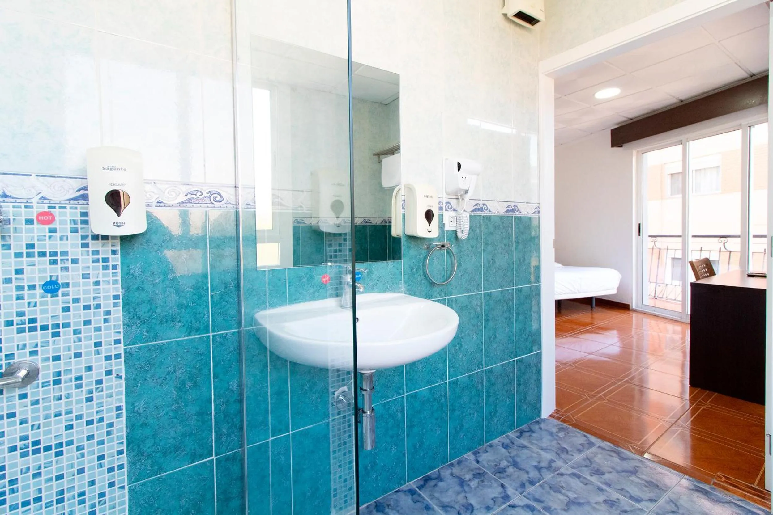 Shower in Hotel Sagunto