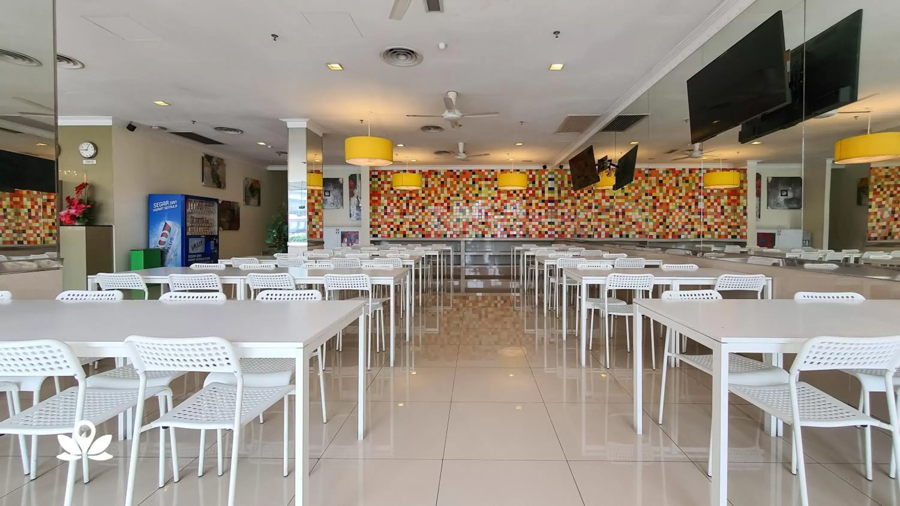 Restaurant/Places to Eat in SCC Hotel