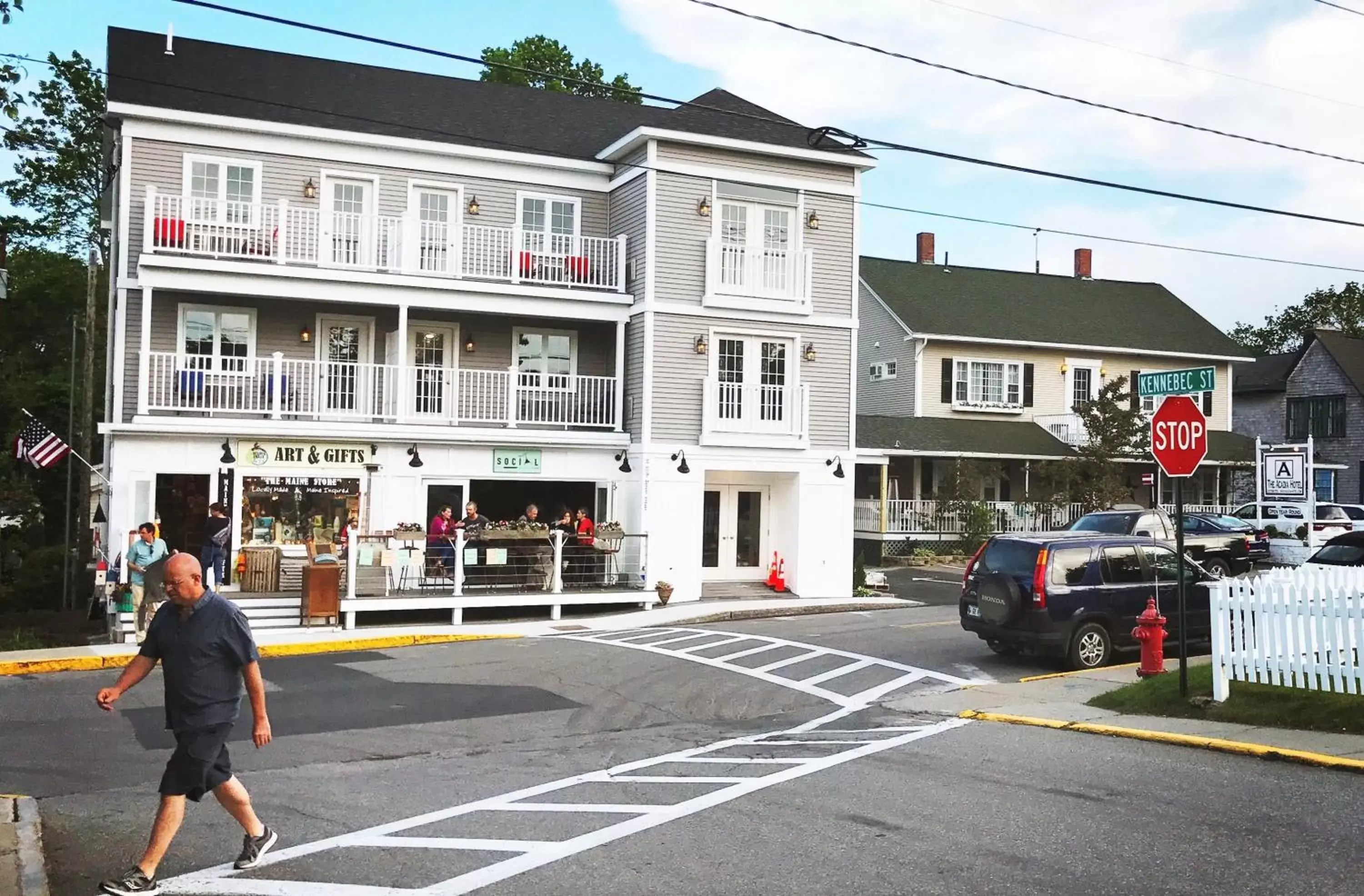 Street view, Property Building in Acadia Hotel - Downtown