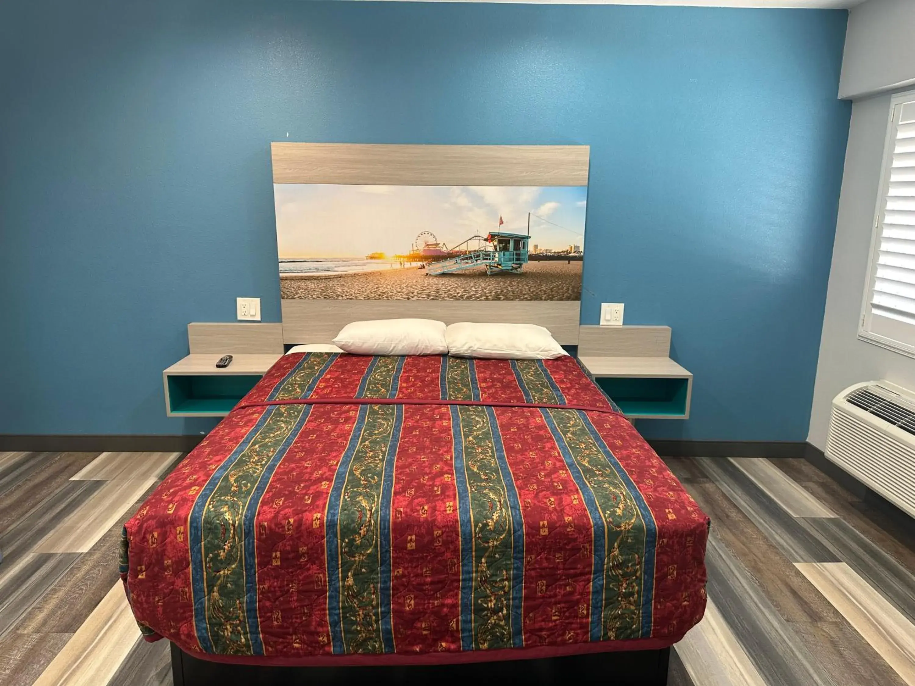 Bed in Sahara Inn - Los Angeles