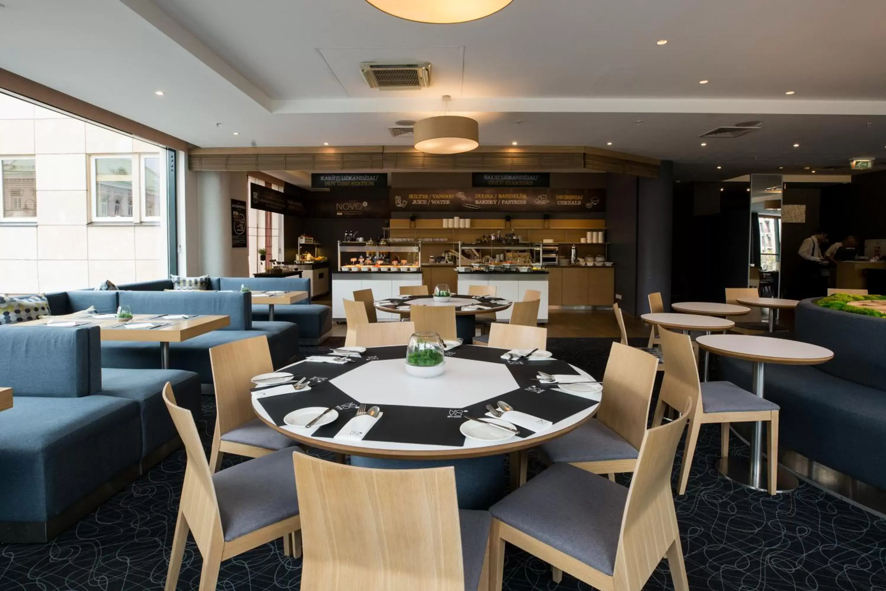 Restaurant/places to eat, Lounge/Bar in Novotel Vilnius Centre